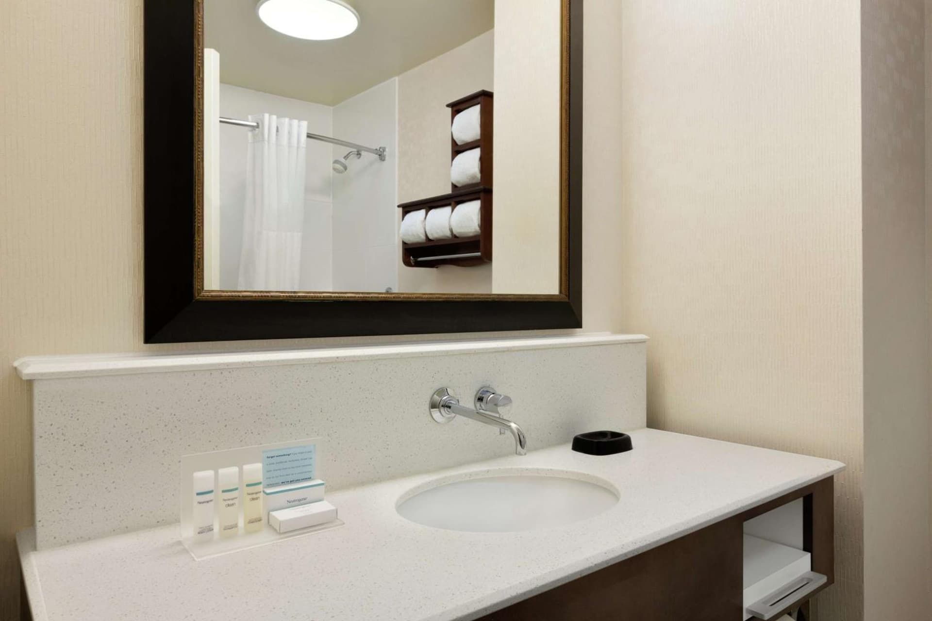 Hampton Inn Wichita Falls-Sikes Senter Mall gallery photo in Wichita Falls, TX — image 19