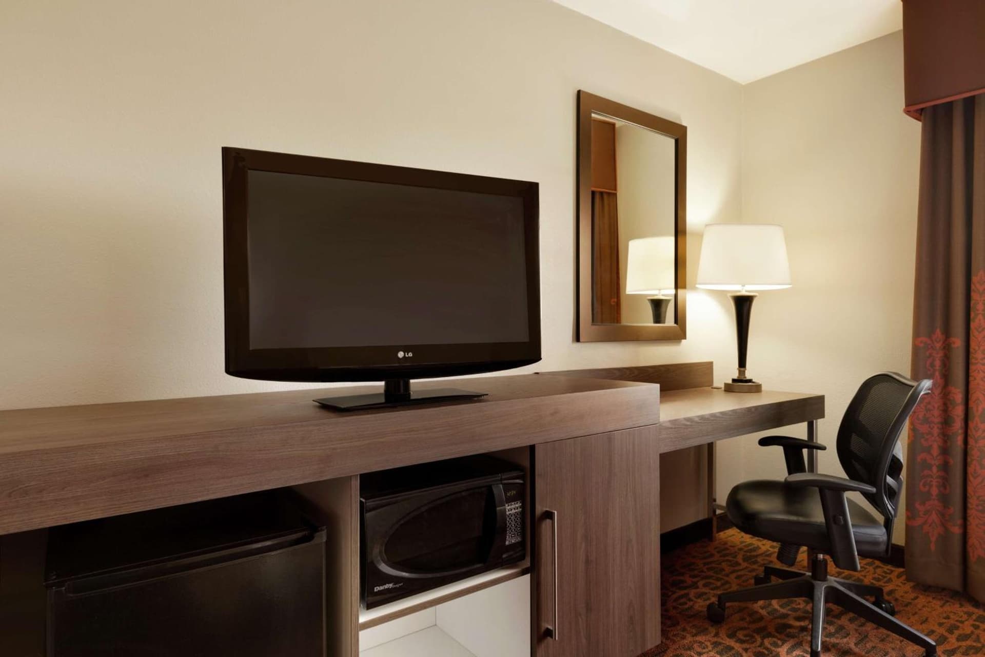 Hampton Inn Wichita Falls-Sikes Senter Mall property views in Wichita Falls, TX — gallery photo 3