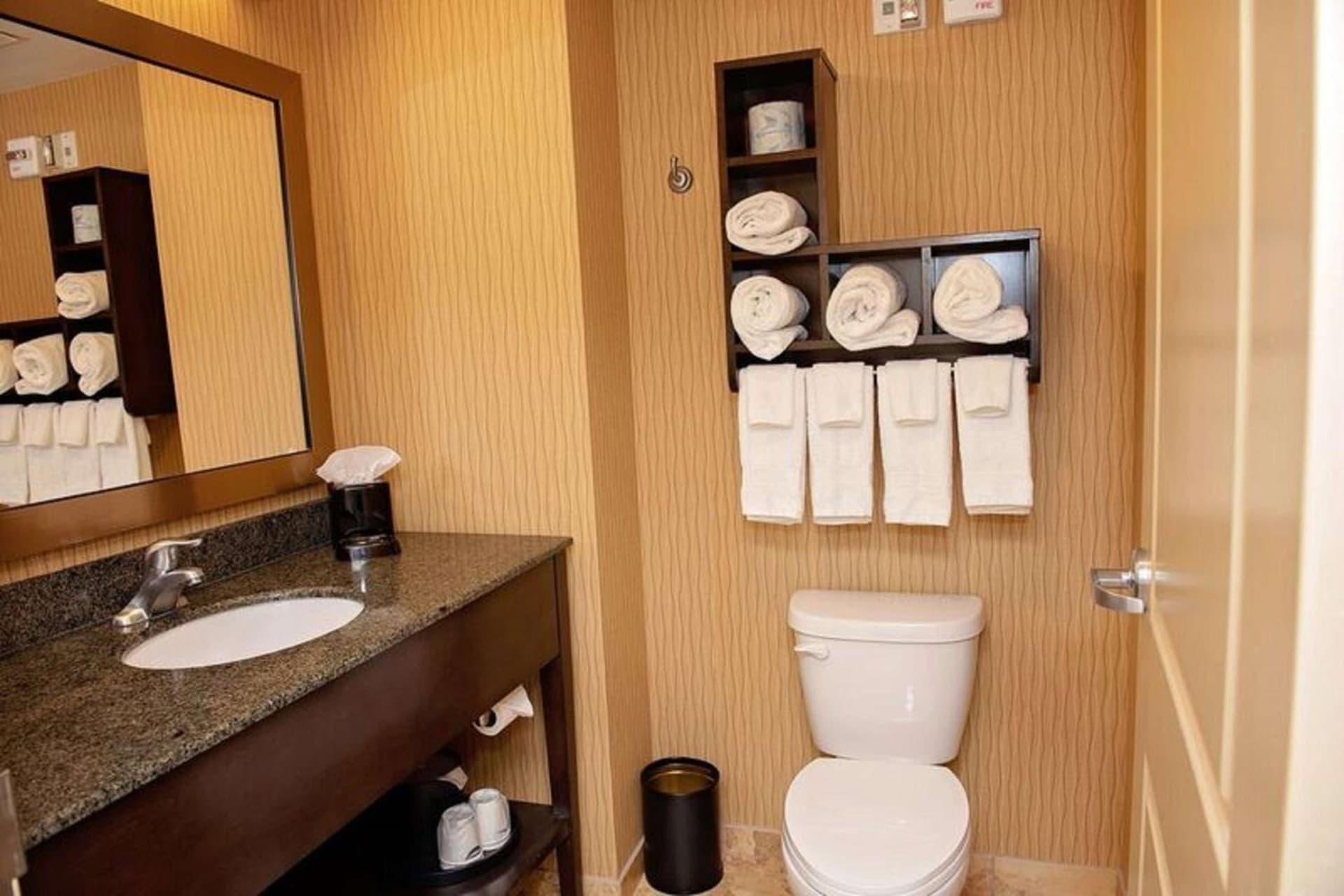 Hampton Inn & Suites Bradenton gallery photo in Bradenton, FL — image 30