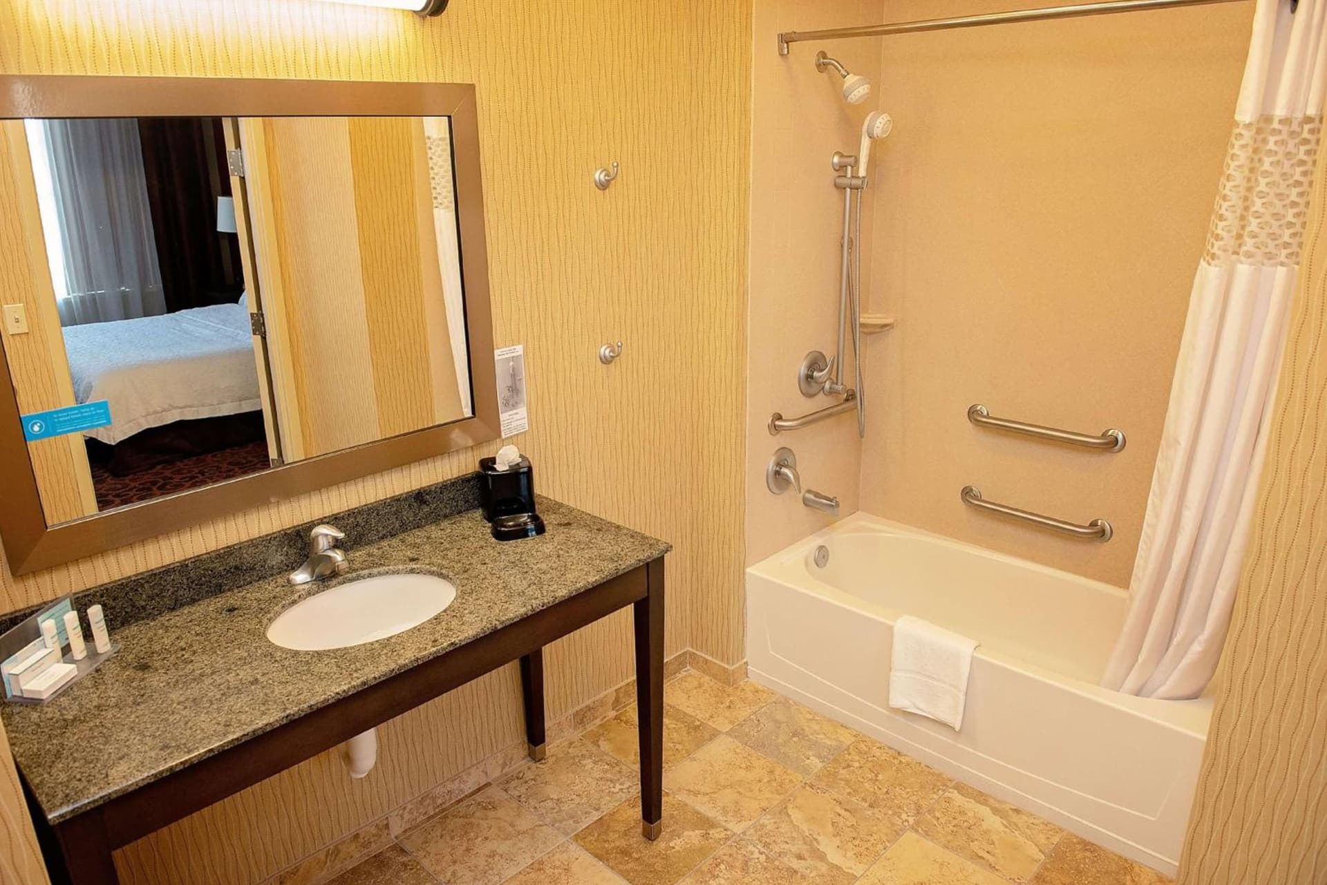 Hampton Inn & Suites Bradenton gallery photo in Bradenton, FL — image 15
