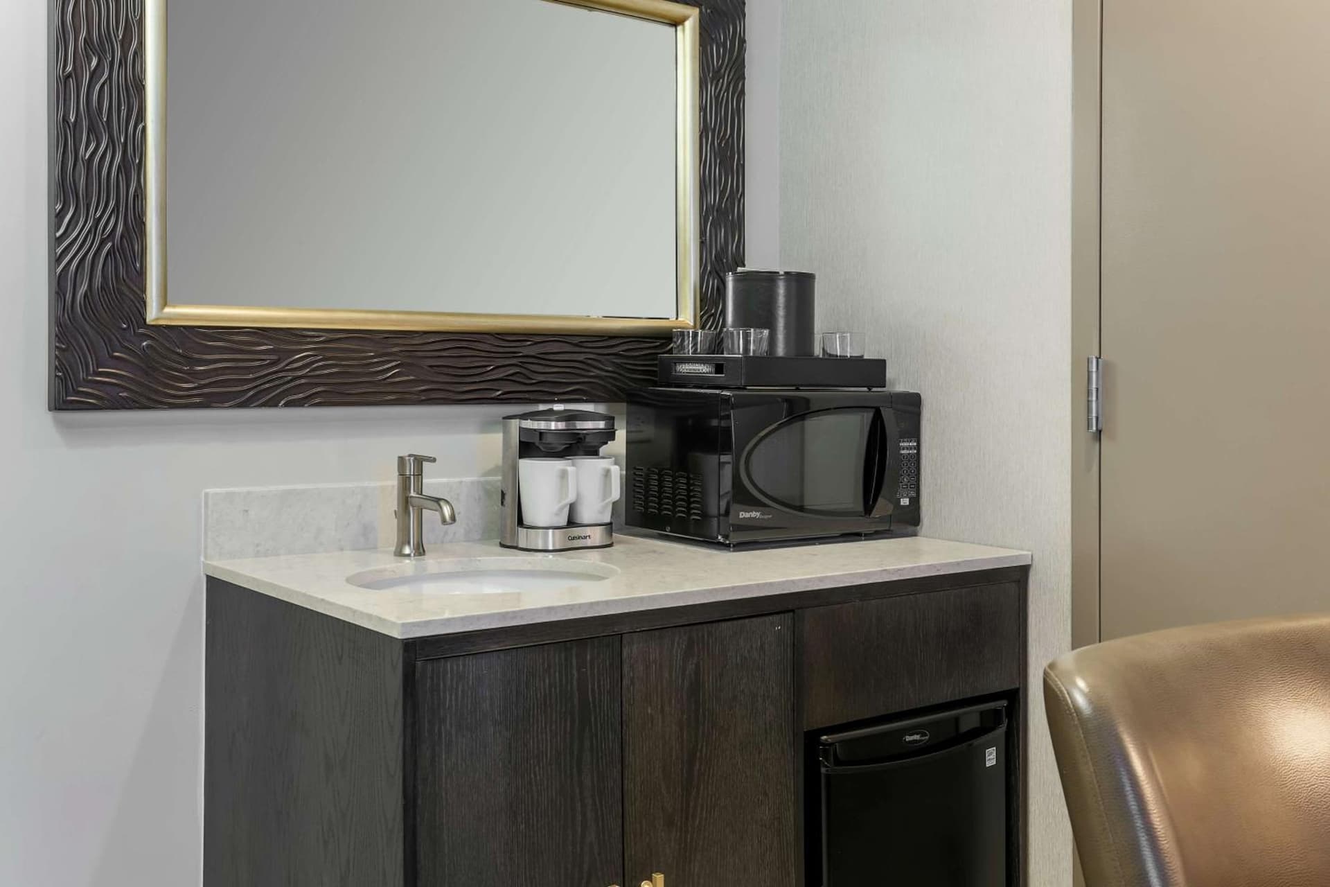 Embassy Suites By Hilton Syracuse Destiny USA gallery photo in Syracuse, NY — image 17