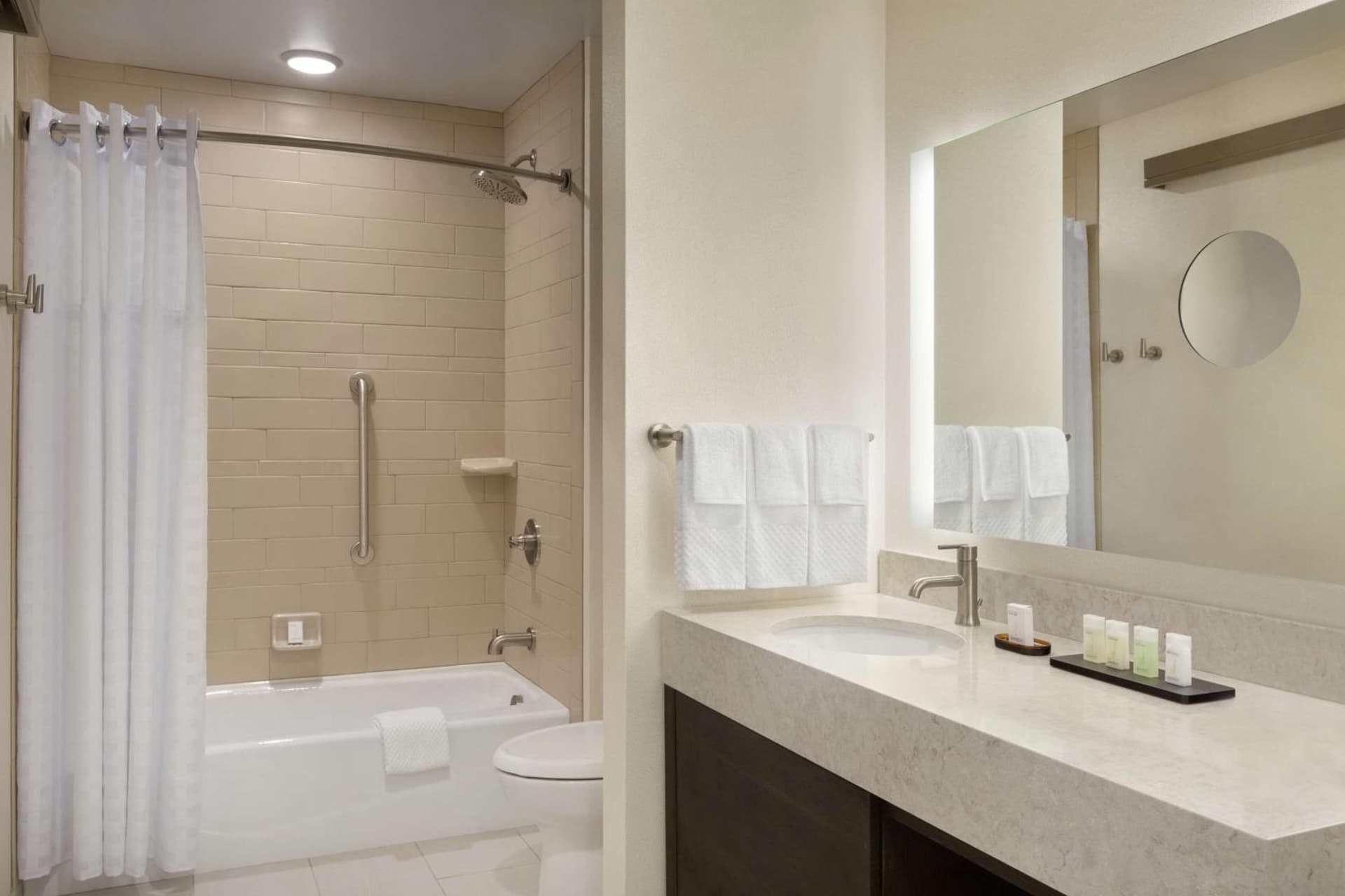 Embassy Suites By Hilton Syracuse Destiny USA gallery photo in Syracuse, NY — image 28