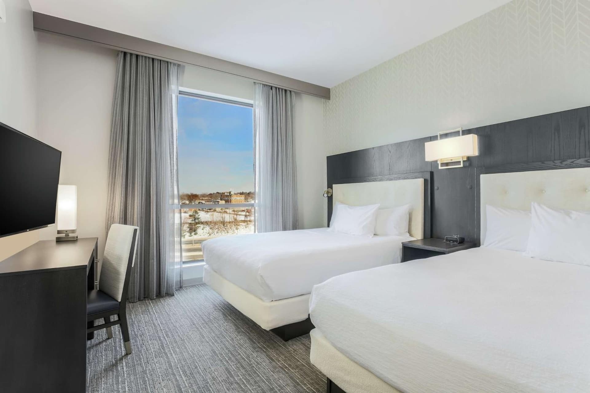 Embassy Suites By Hilton Syracuse Destiny USA gallery photo in Syracuse, NY — image 4