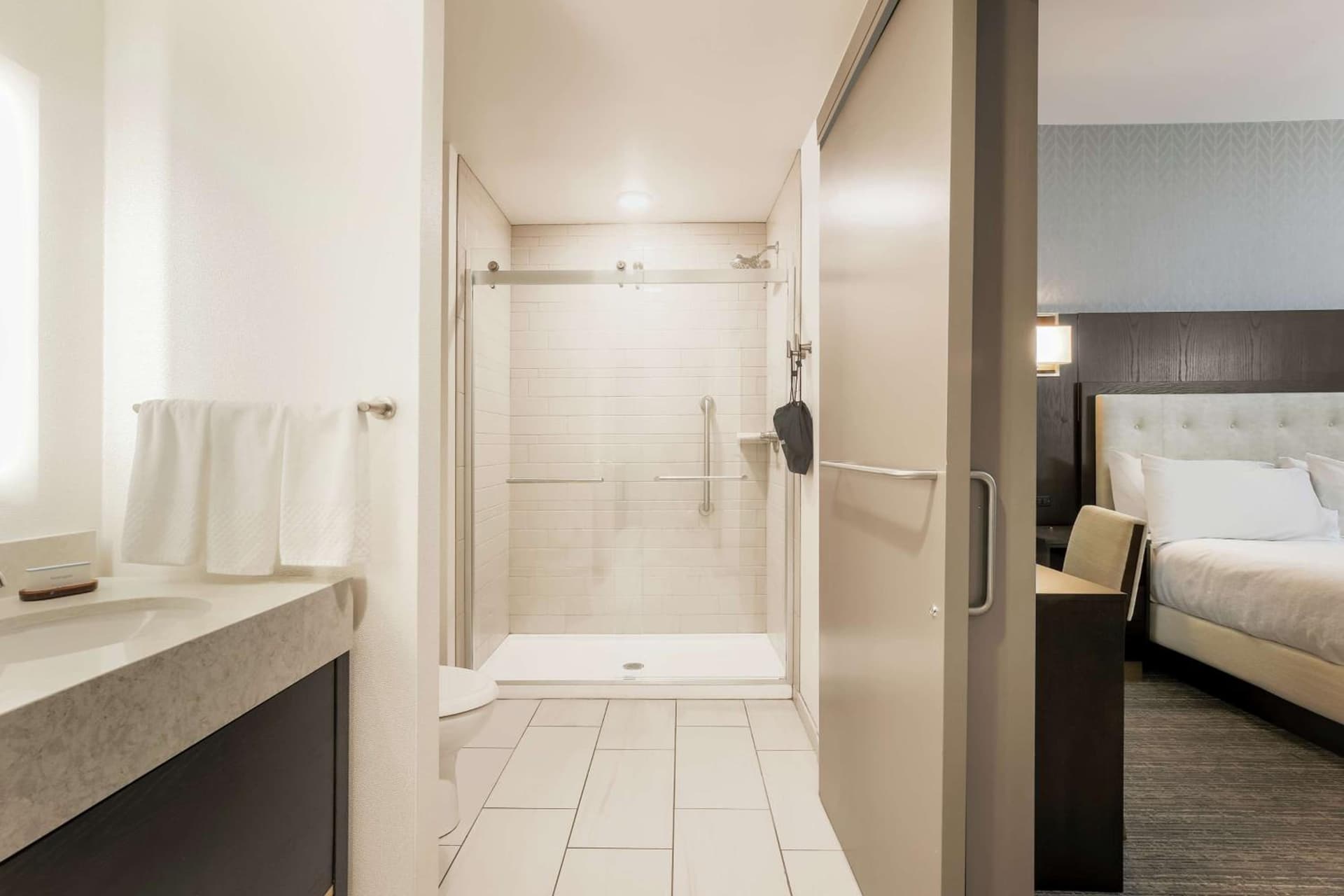 Embassy Suites By Hilton Syracuse Destiny USA gallery photo in Syracuse, NY — image 53