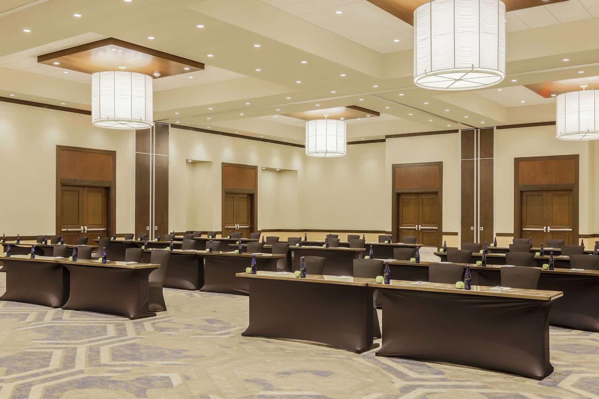 Embassy Suites By Hilton Syracuse Destiny USA gallery photo in Syracuse, NY — image 45