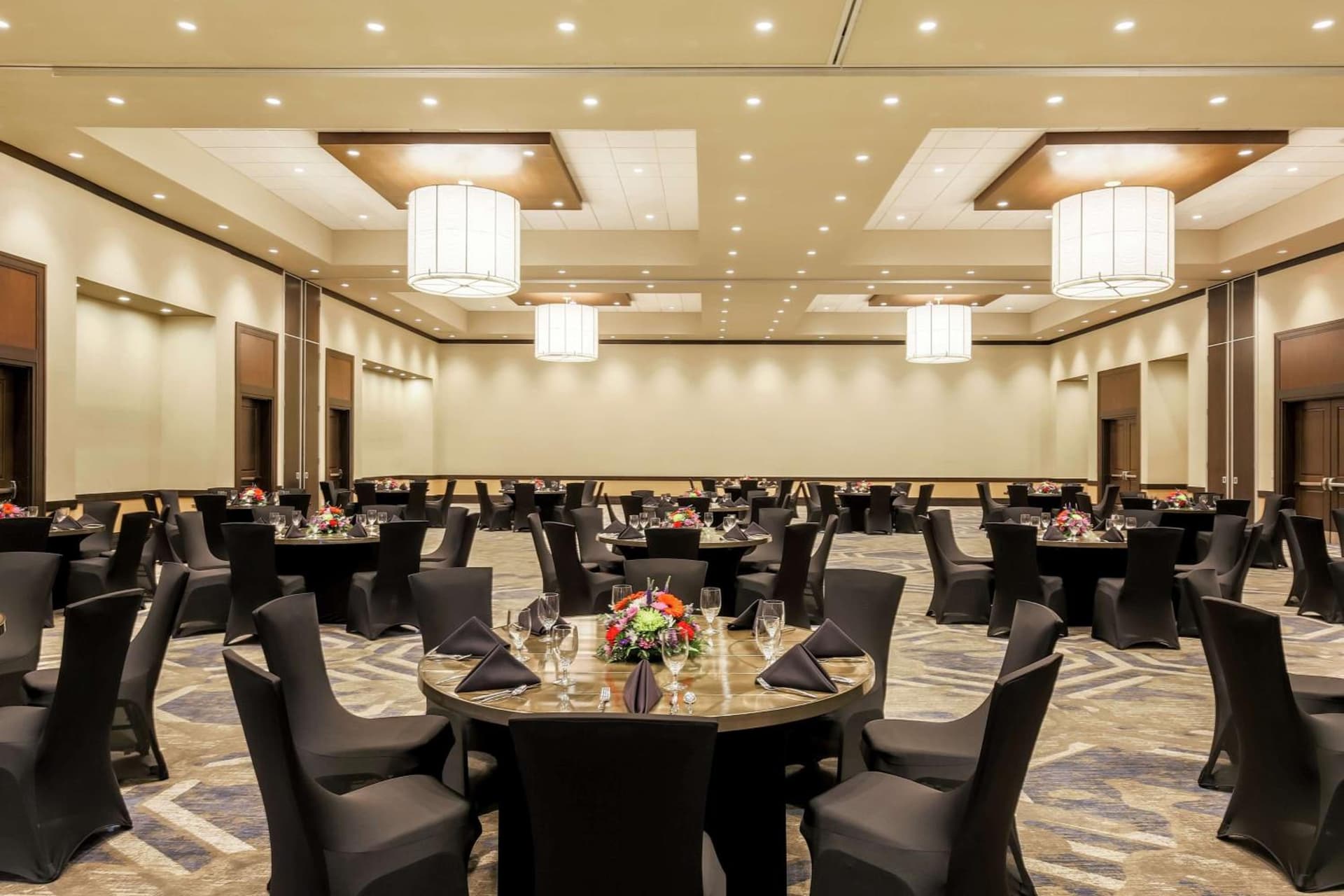 Embassy Suites By Hilton Syracuse Destiny USA gallery photo in Syracuse, NY — image 44