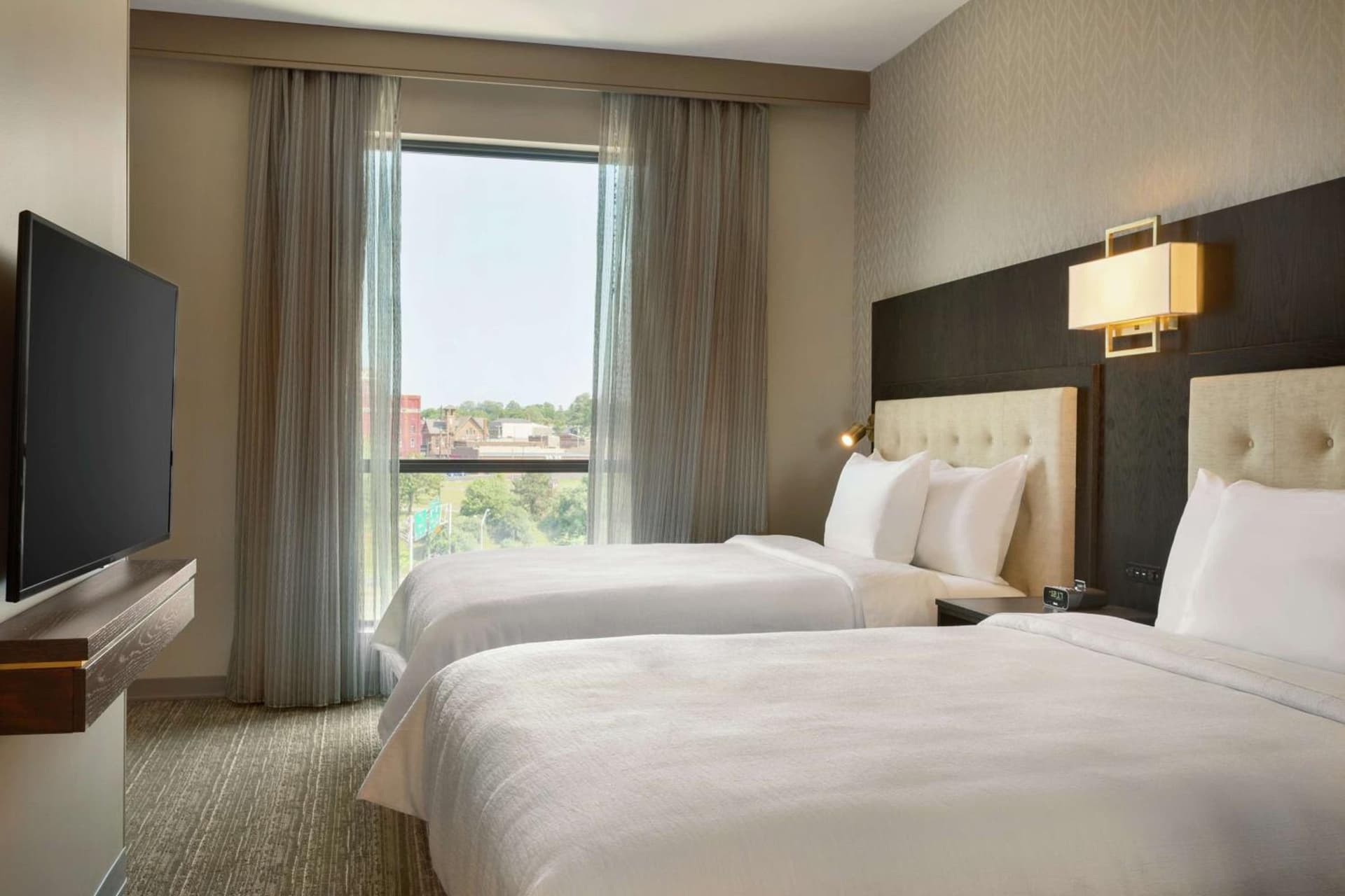 Embassy Suites By Hilton Syracuse Destiny USA gallery photo in Syracuse, NY — image 19