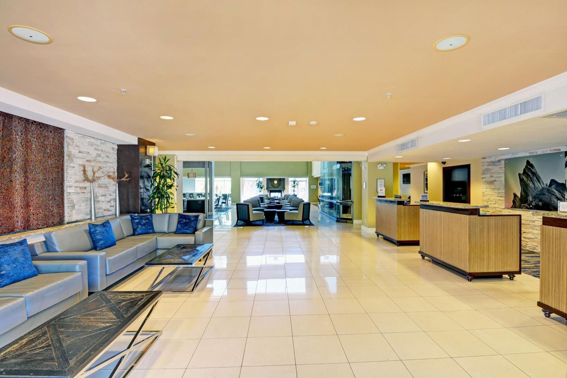 Embassy Suites Valencia gallery photo in Valencia, CA — image 12