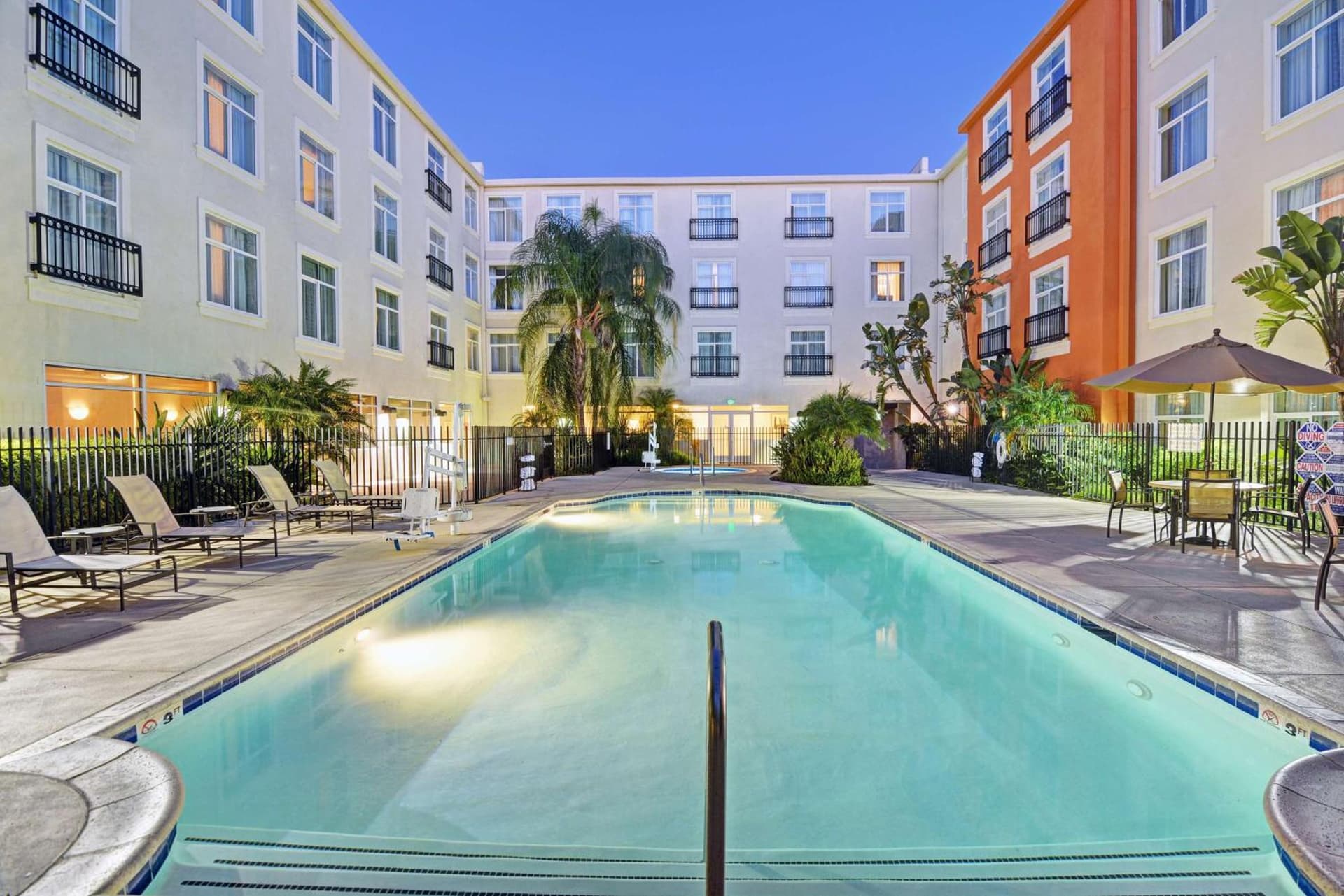Embassy Suites Valencia gallery photo in Valencia, CA — image 13