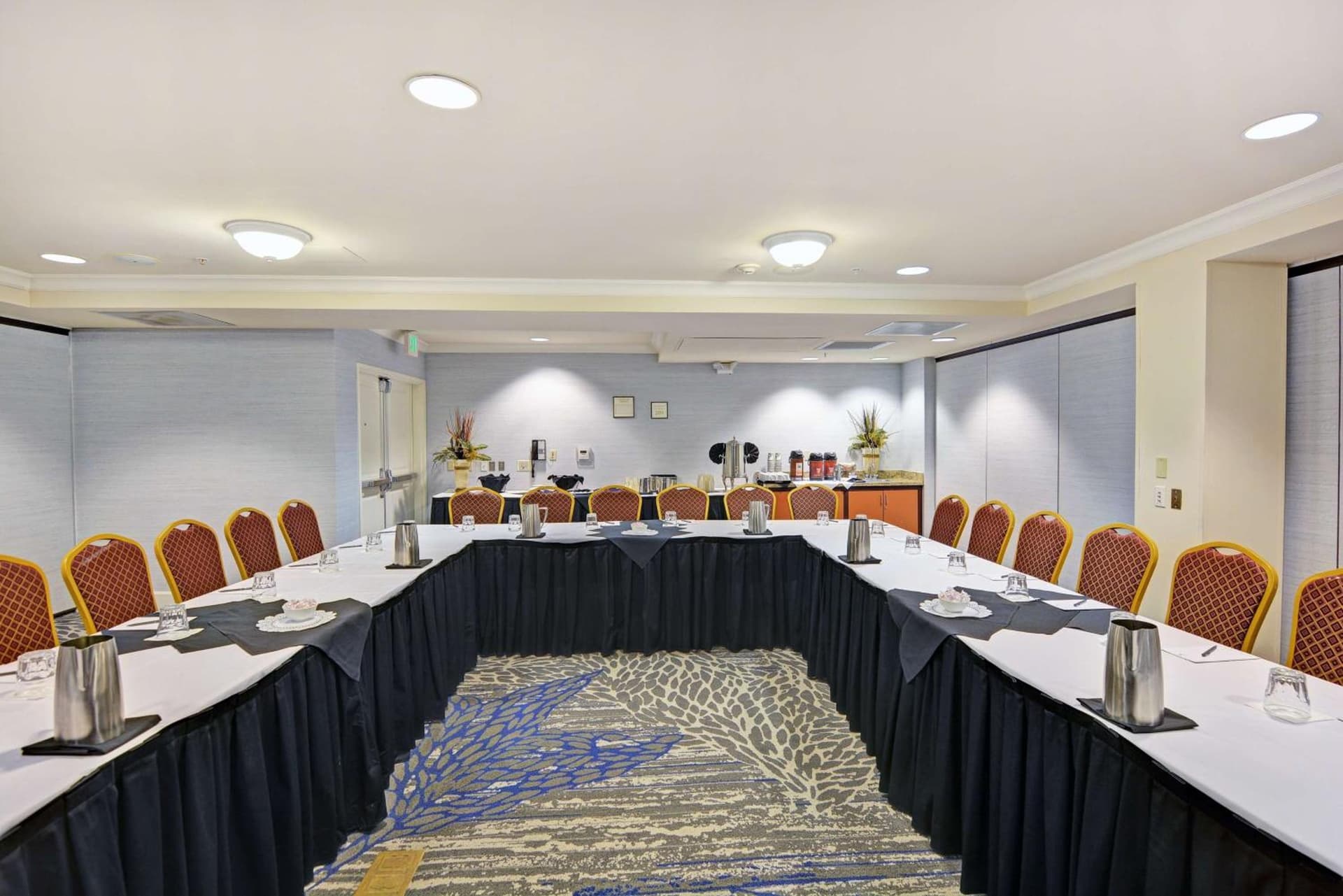 Embassy Suites Valencia gallery photo in Valencia, CA — image 9