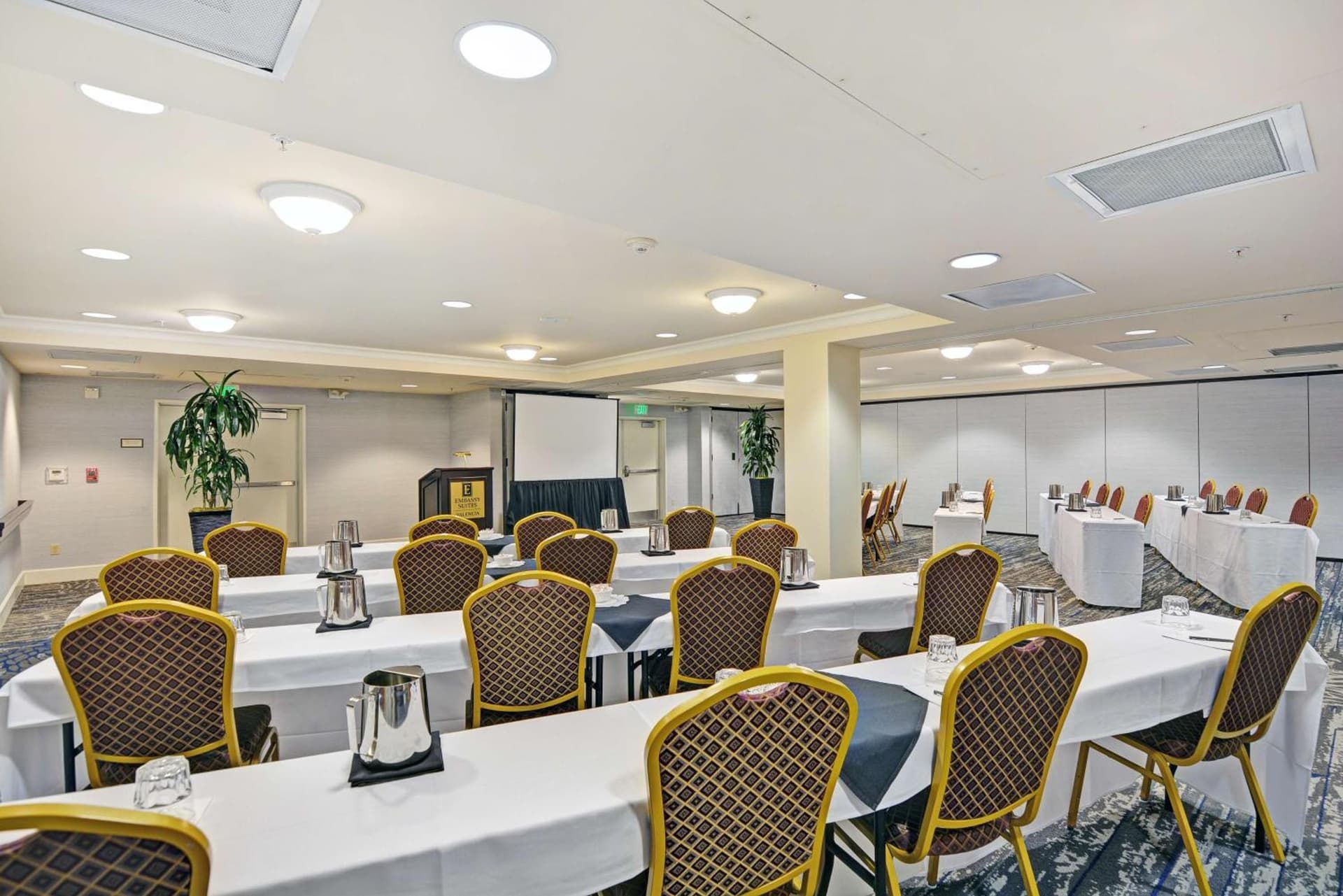 Embassy Suites Valencia gallery photo in Valencia, CA — image 6