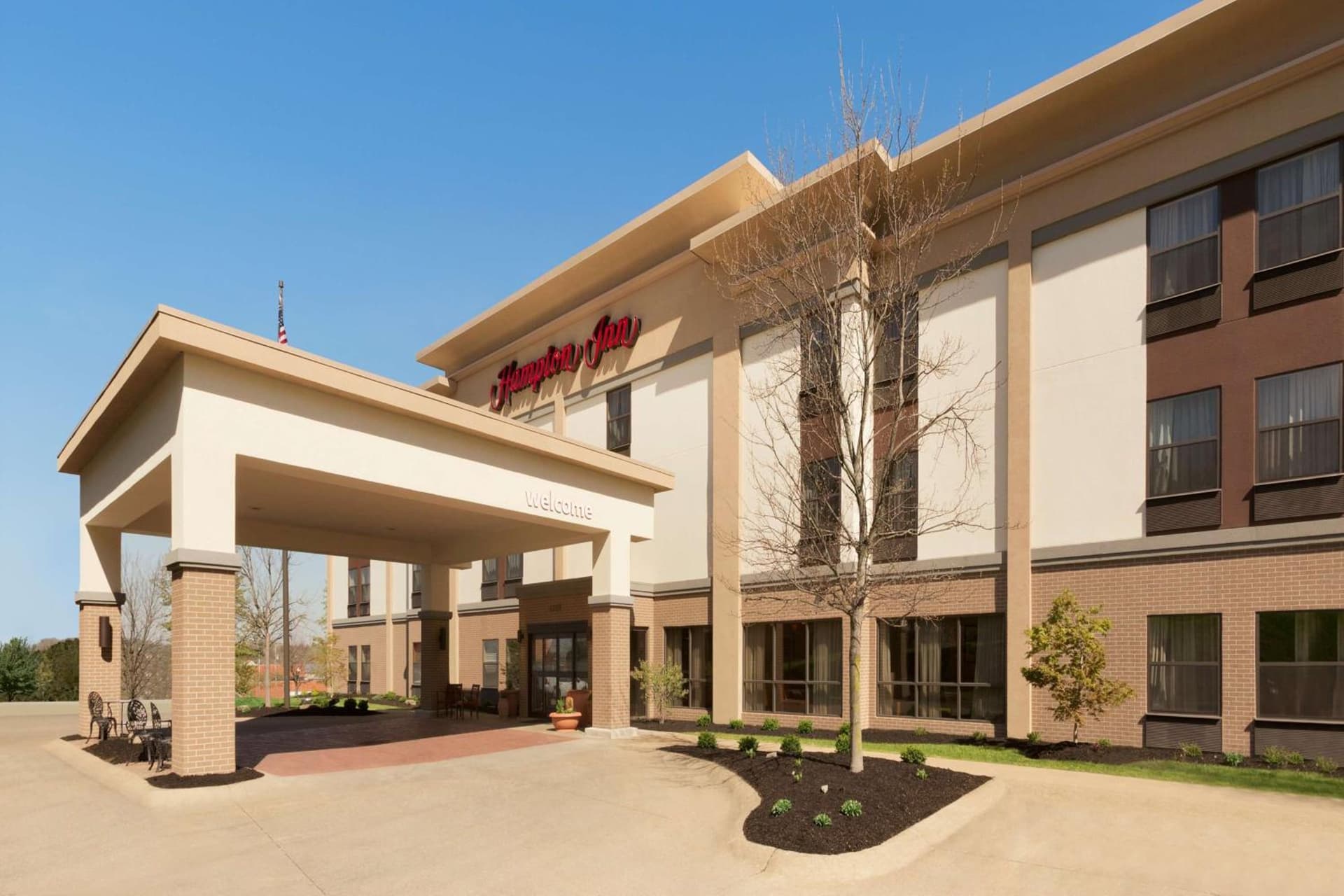 Hampton Inn Zanesville interior in Zanesville, OH — gallery photo 2