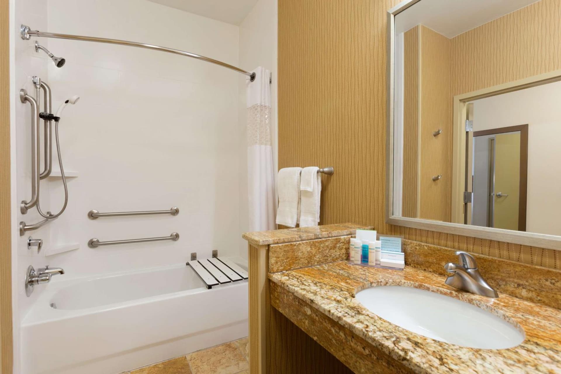 Hampton Inn Zanesville gallery photo in Zanesville, OH — image 15