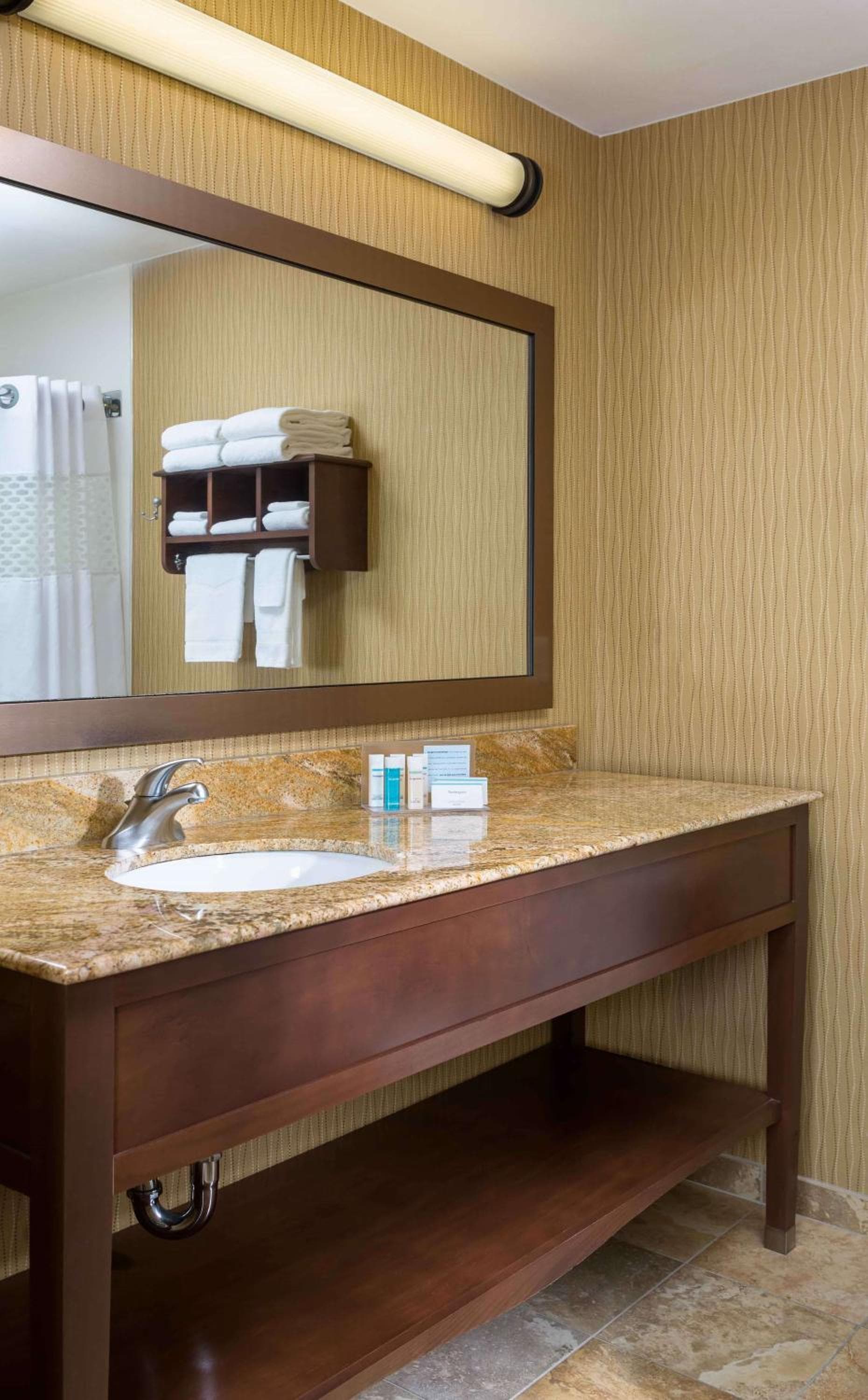 Hampton Inn Zanesville gallery photo in Zanesville, OH — image 10