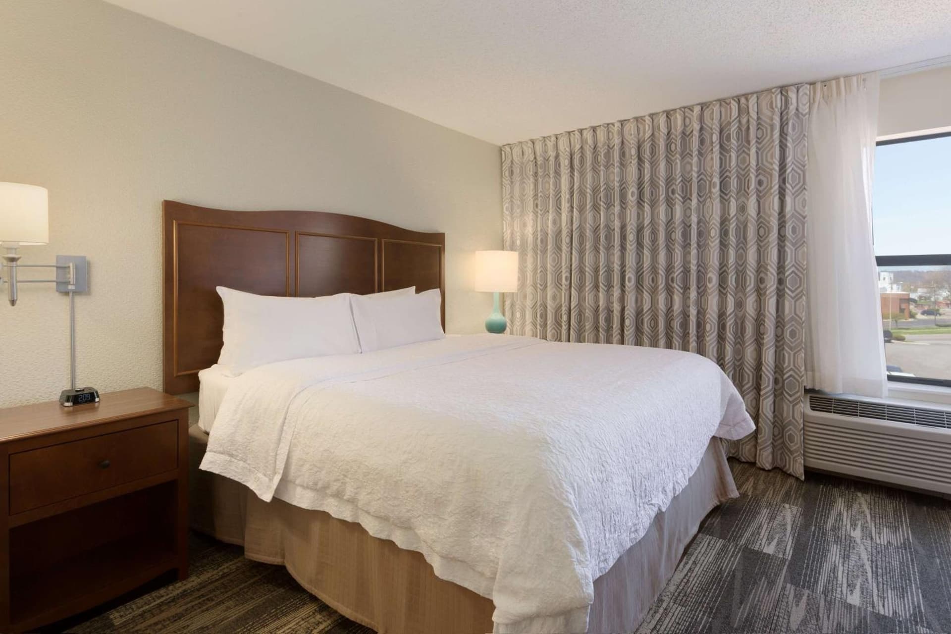 Hampton Inn Zanesville gallery photo in Zanesville, OH — image 18