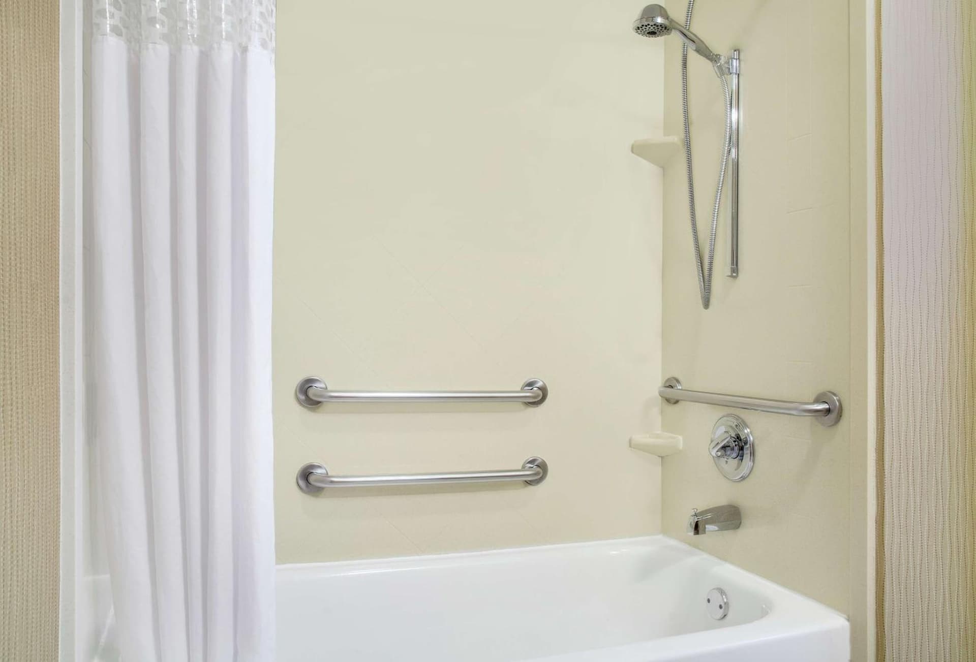 Hampton Inn Merrillville gallery photo in Merrillville, IN — image 21