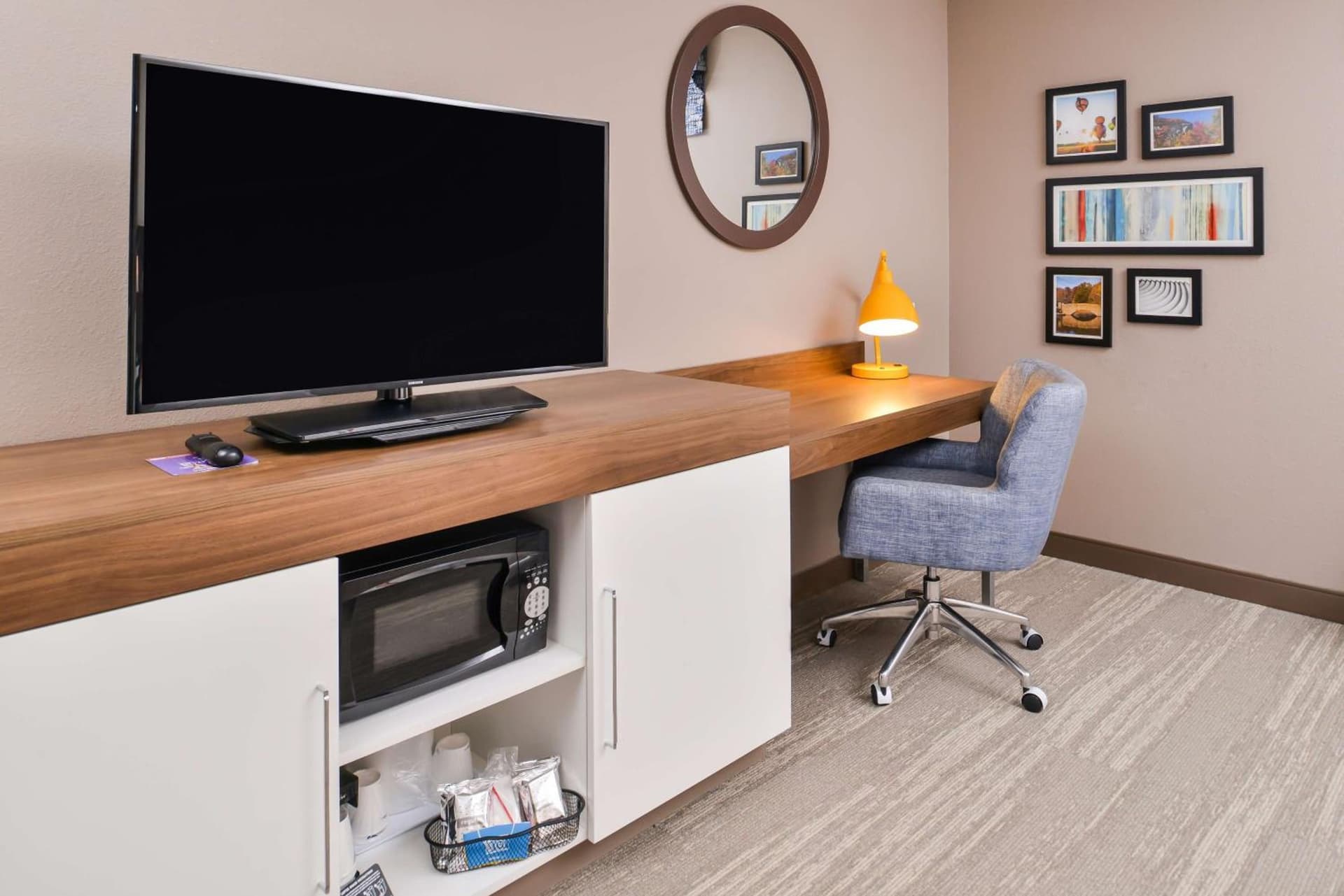 Hampton Inn Statesville interior in Statesville, NC — gallery photo 2