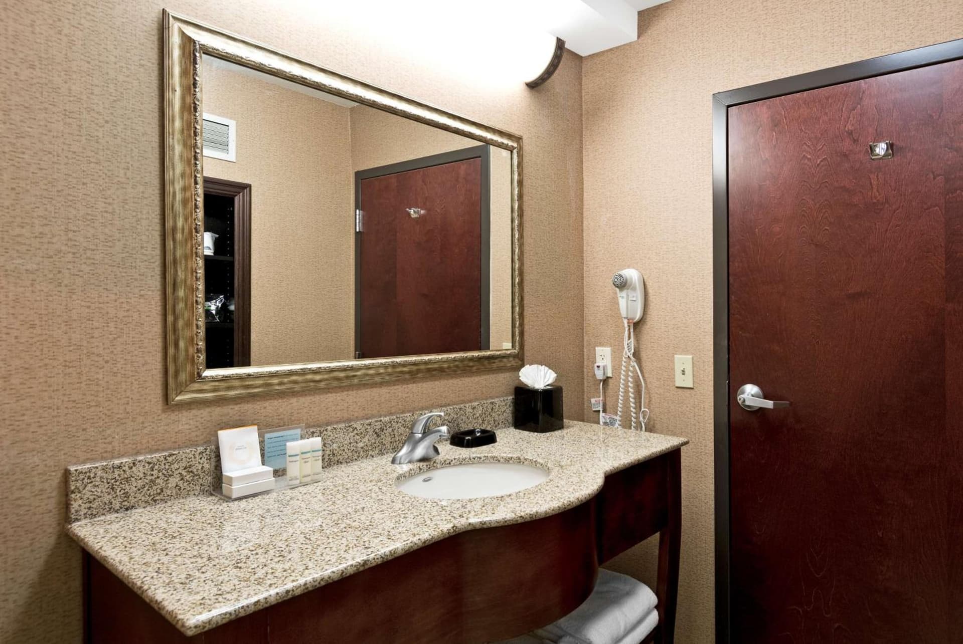 Hampton Inn Statesville gallery photo in Statesville, NC — image 58