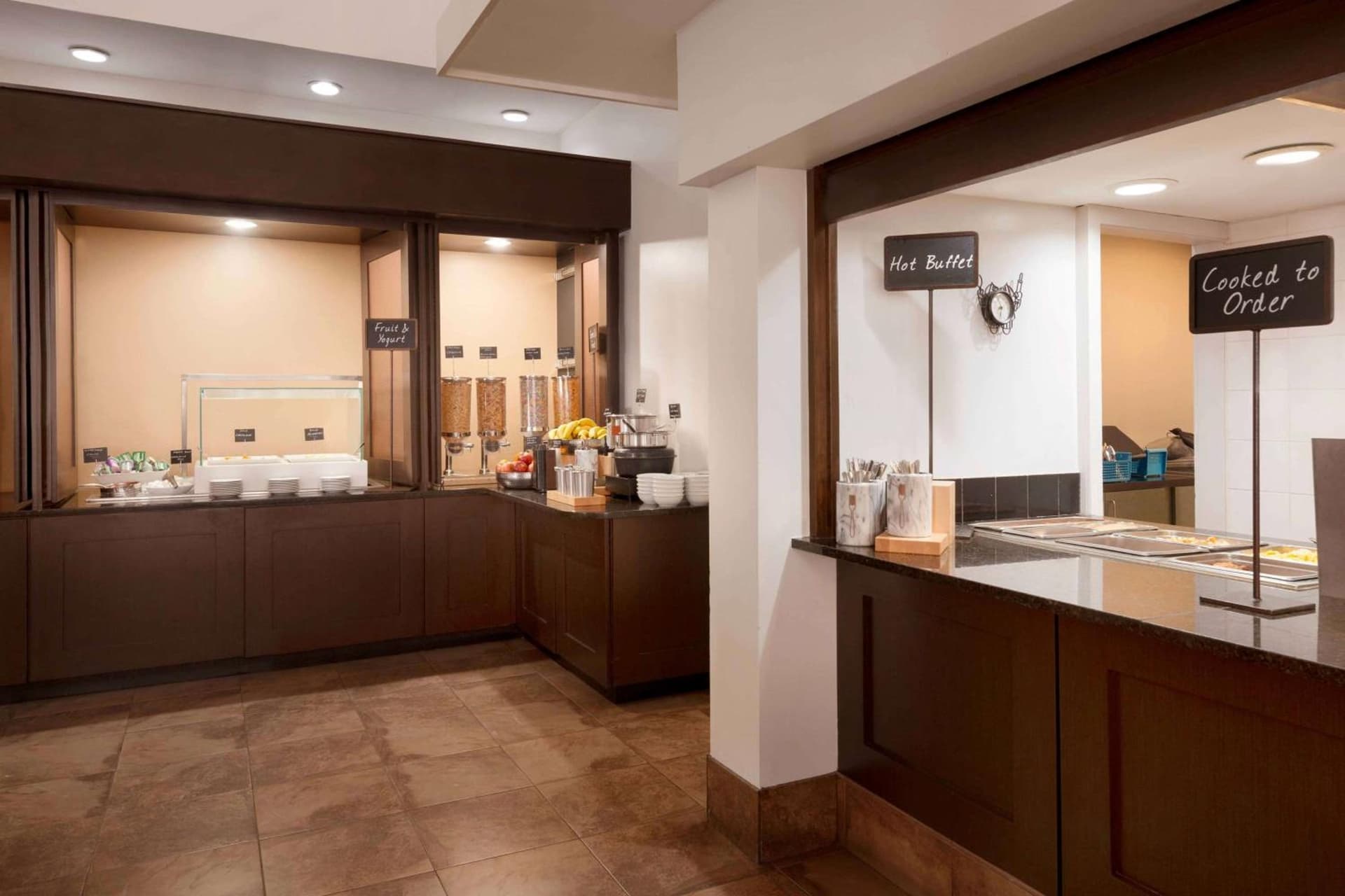 Embassy Suites by Hilton Baltimore at BWI Airport gallery photo in Linthicum Heights, MD — image 9