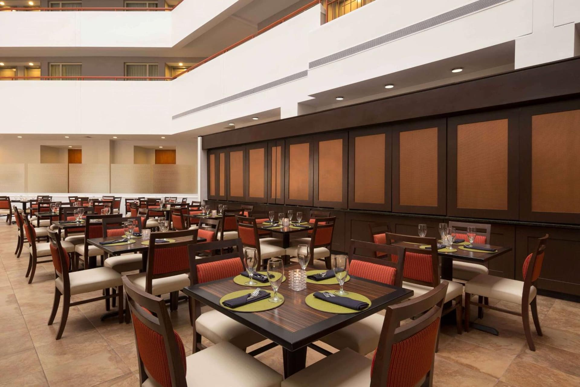 Embassy Suites by Hilton Baltimore at BWI Airport gallery photo in Linthicum Heights, MD — image 23