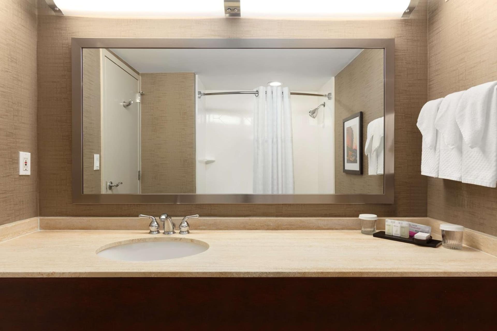 Embassy Suites by Hilton Baltimore at BWI Airport gallery photo in Linthicum Heights, MD — image 16
