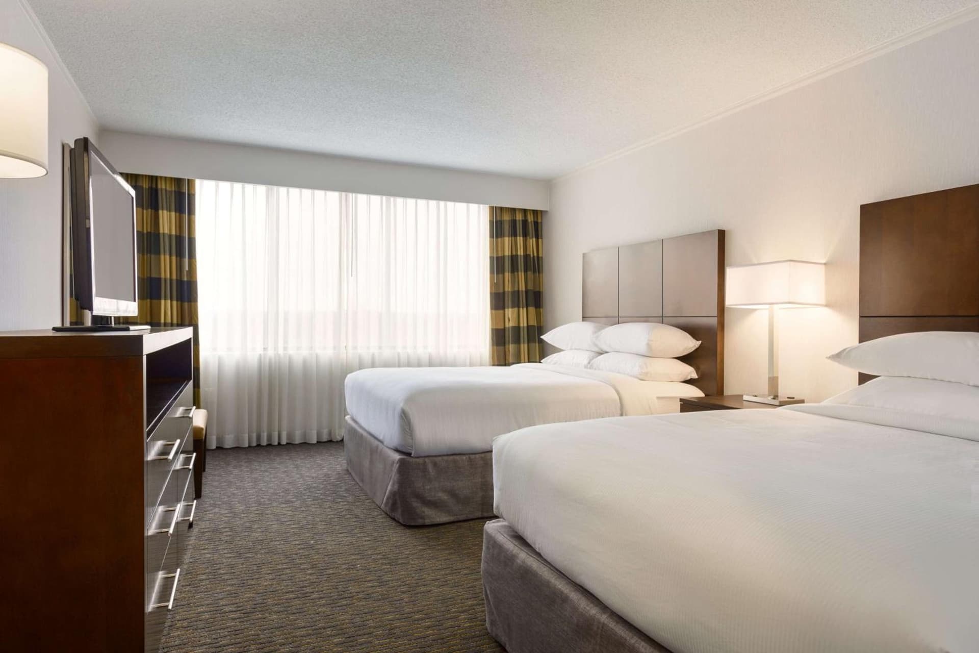 Embassy Suites by Hilton Baltimore at BWI Airport gallery photo in Linthicum Heights, MD — image 13