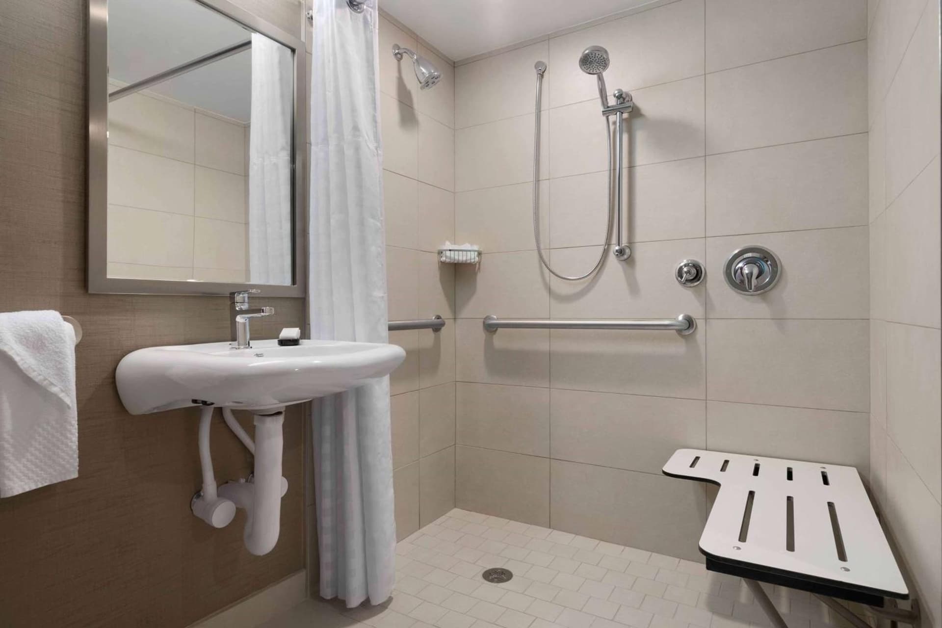 Embassy Suites by Hilton Baltimore at BWI Airport gallery photo in Linthicum Heights, MD — image 10