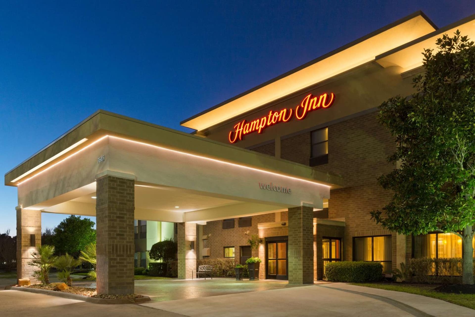 Hampton Inn Houston Willowbrook Mall interior in Houston, TX — gallery photo 2