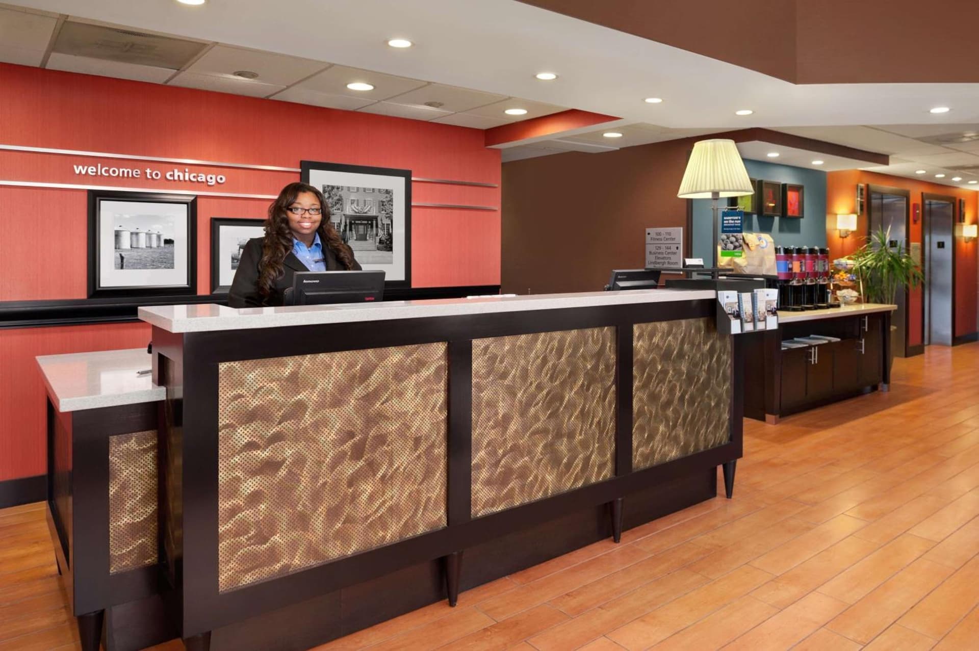 Hampton Inn Chicago-Midway Airport interior in Chicago, IL — gallery photo 2