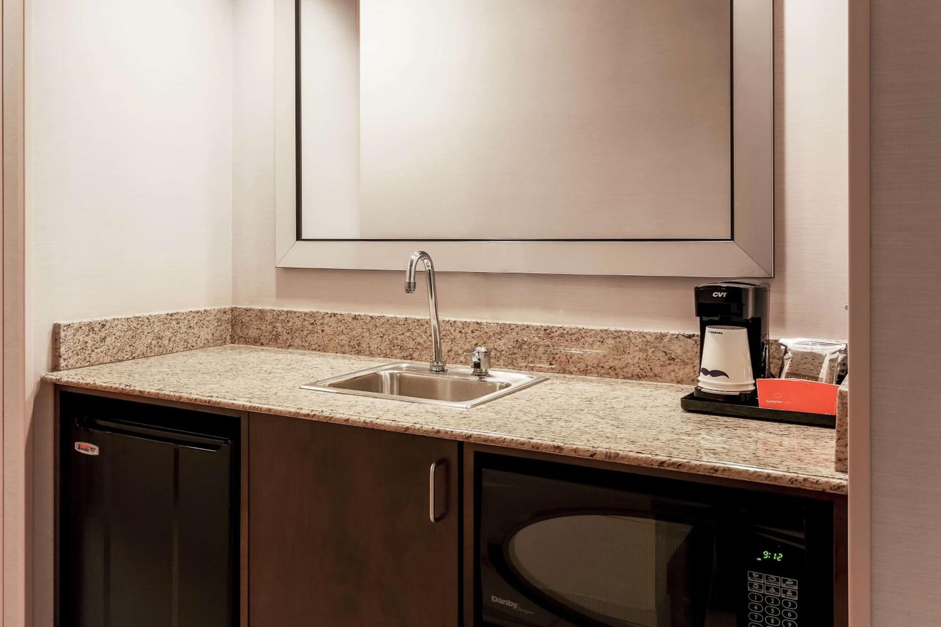 Hampton Inn Chicago-Midway Airport interior in Chicago, IL — gallery photo 2