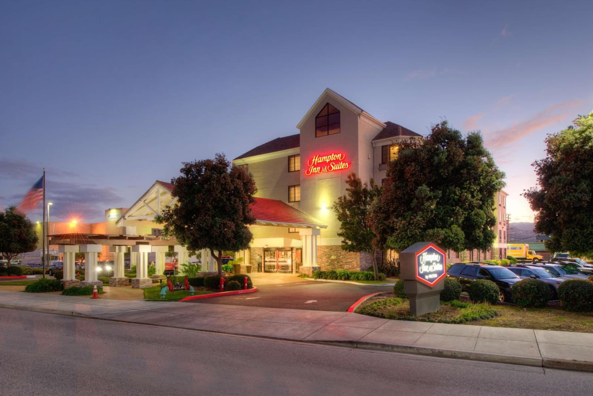 Hampton Inn & Suites San Francisco-Burlingame-Airport South featured exterior or lobby in Burlingame, CA — similar hotel