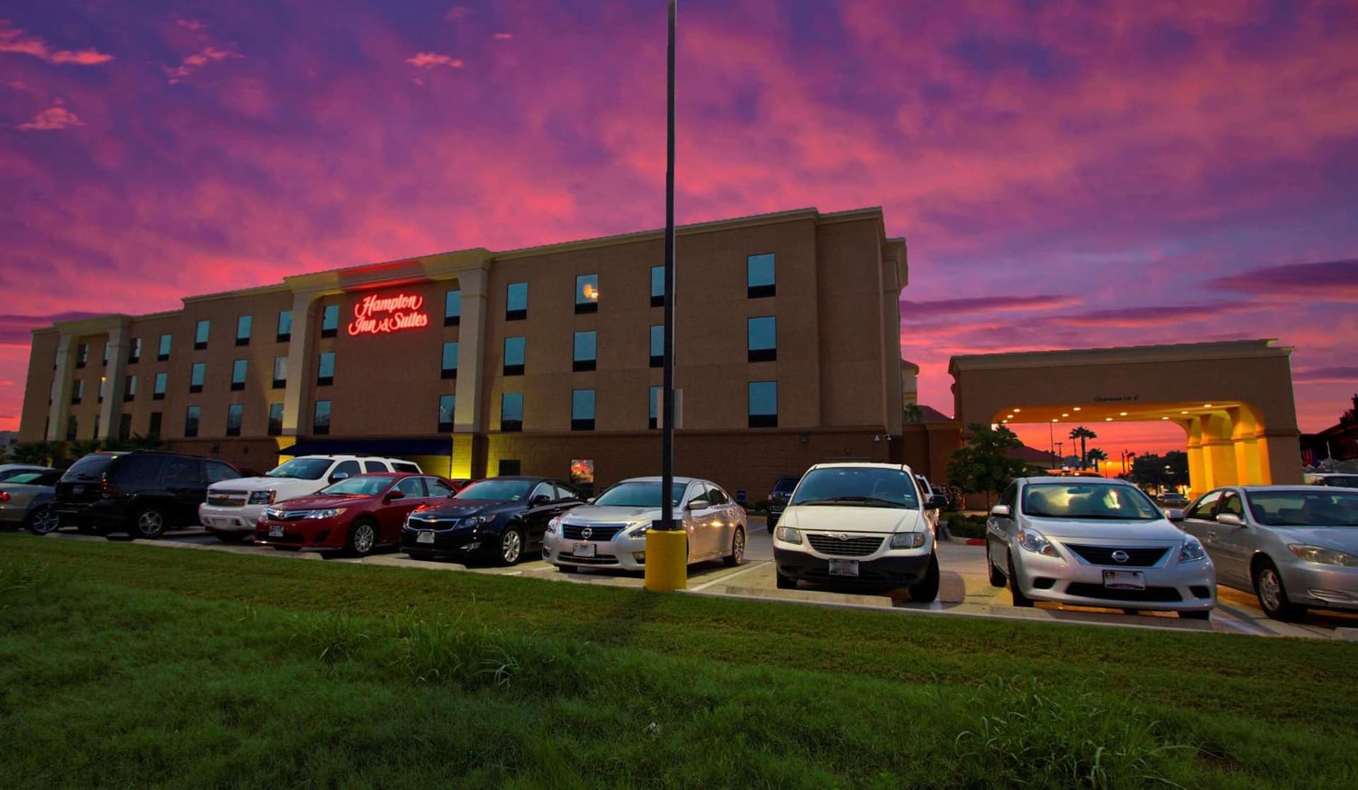 Hampton Inn & Suites by Hilton Tomball Houston NW interior in Tomball, TX — gallery photo 2