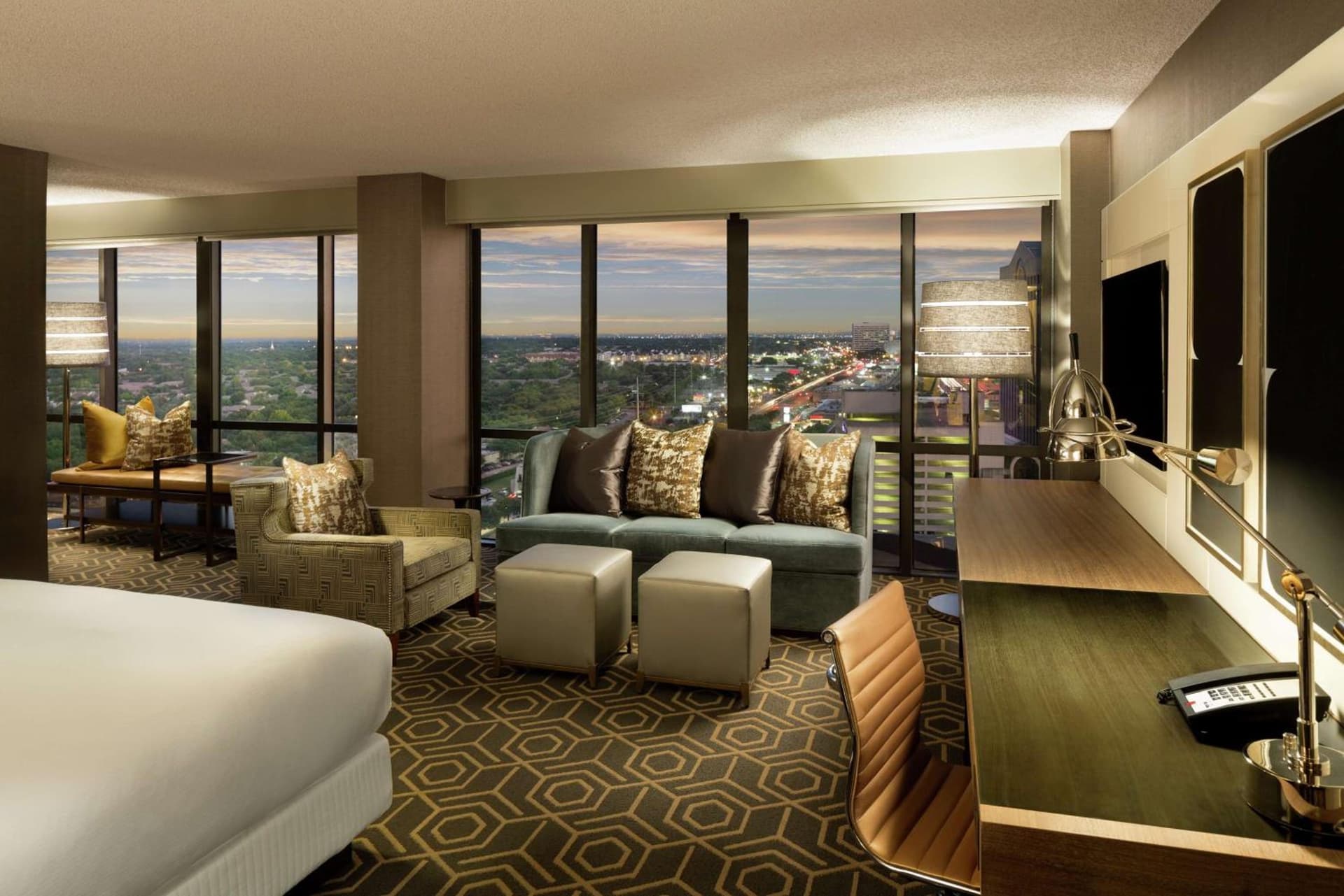 DoubleTree by Hilton Hotel Dallas Campbell Centre gallery photo in Dallas, TX — image 56