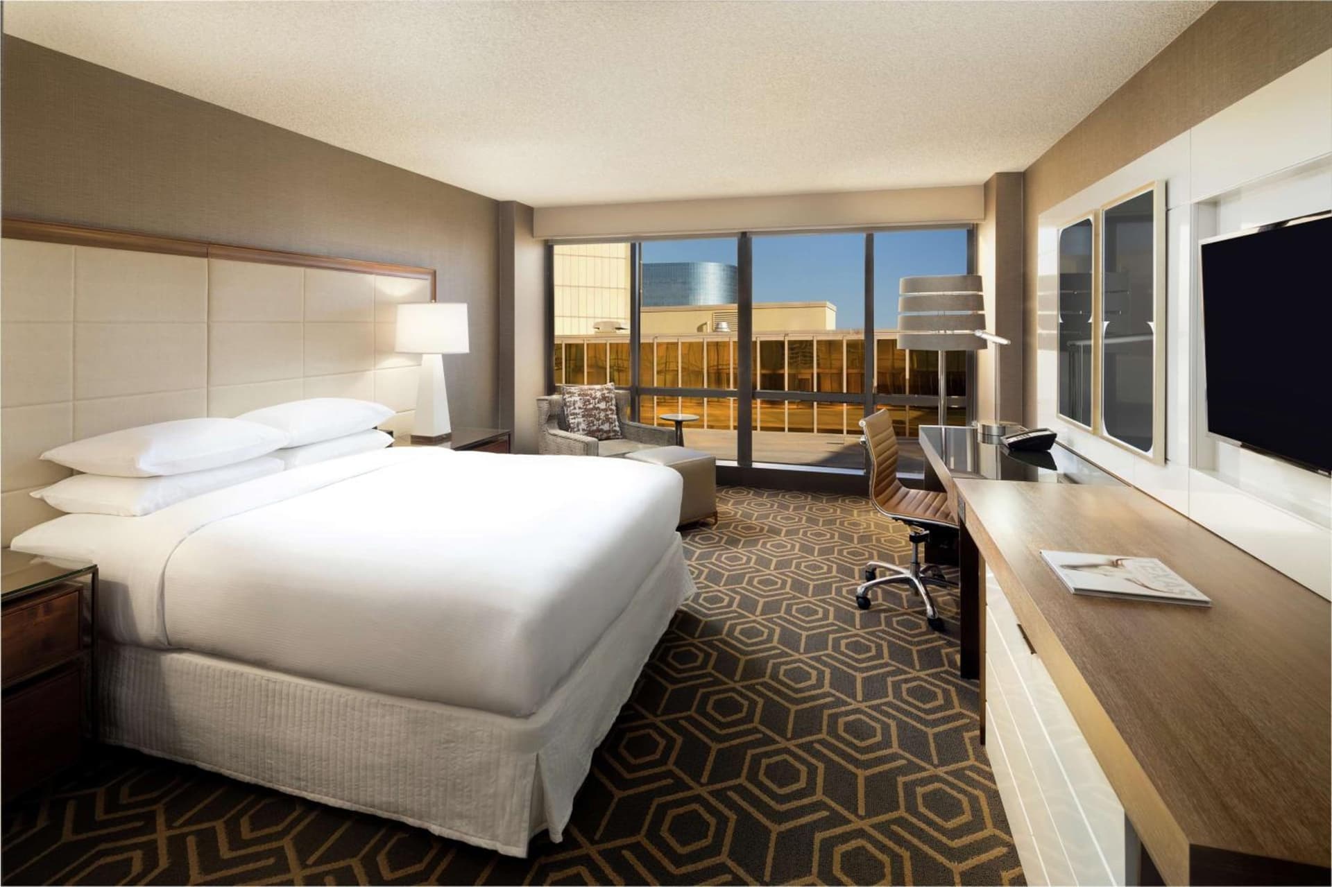 DoubleTree by Hilton Hotel Dallas Campbell Centre gallery photo in Dallas, TX — image 26
