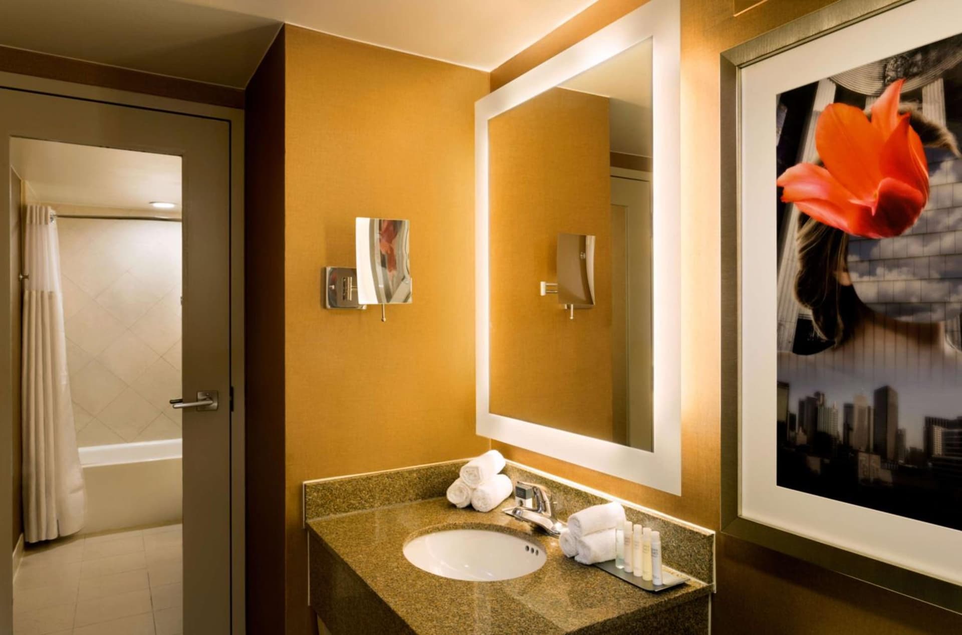 DoubleTree by Hilton Hotel Dallas Campbell Centre gallery photo in Dallas, TX — image 14