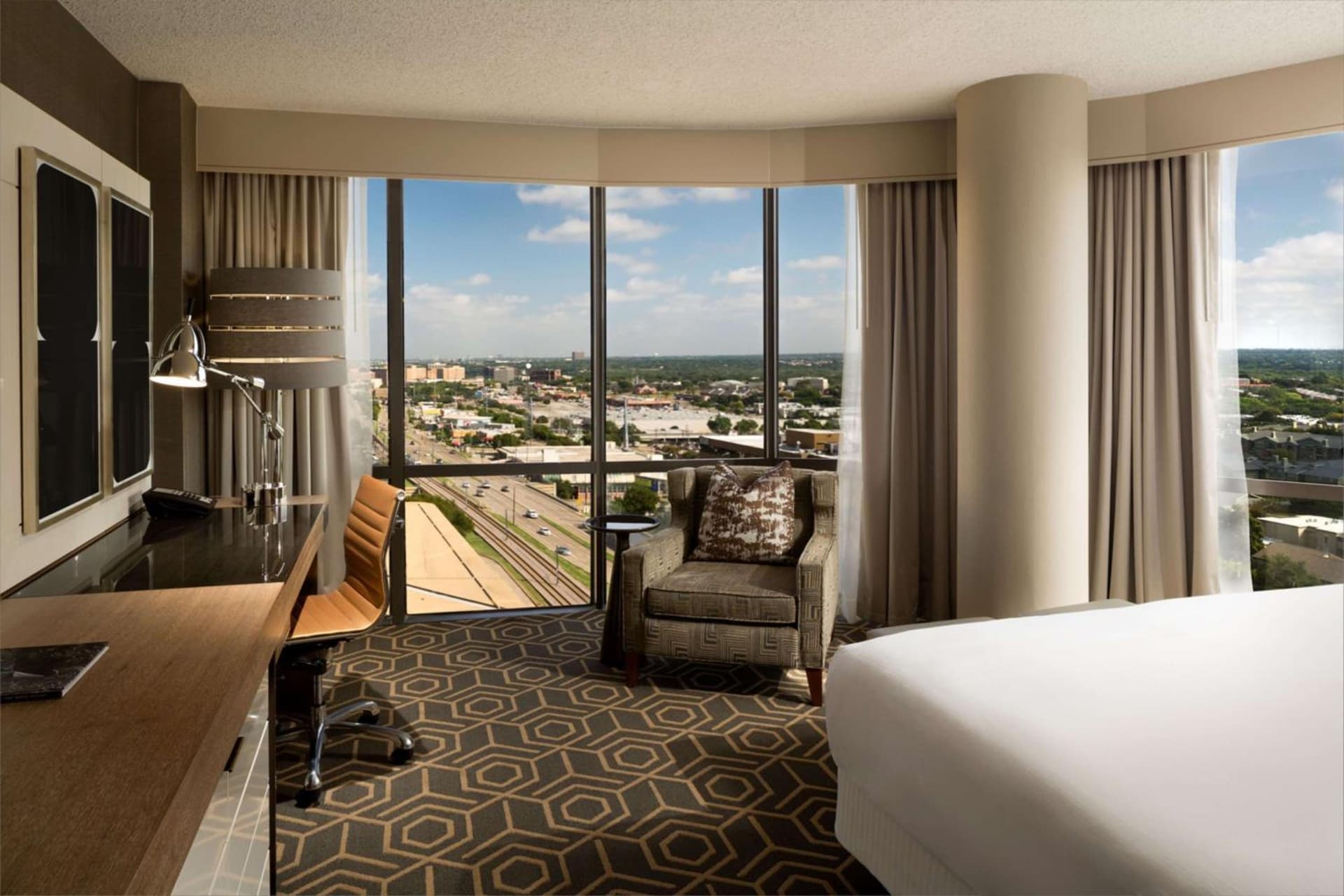 DoubleTree by Hilton Hotel Dallas Campbell Centre gallery photo in Dallas, TX — image 44