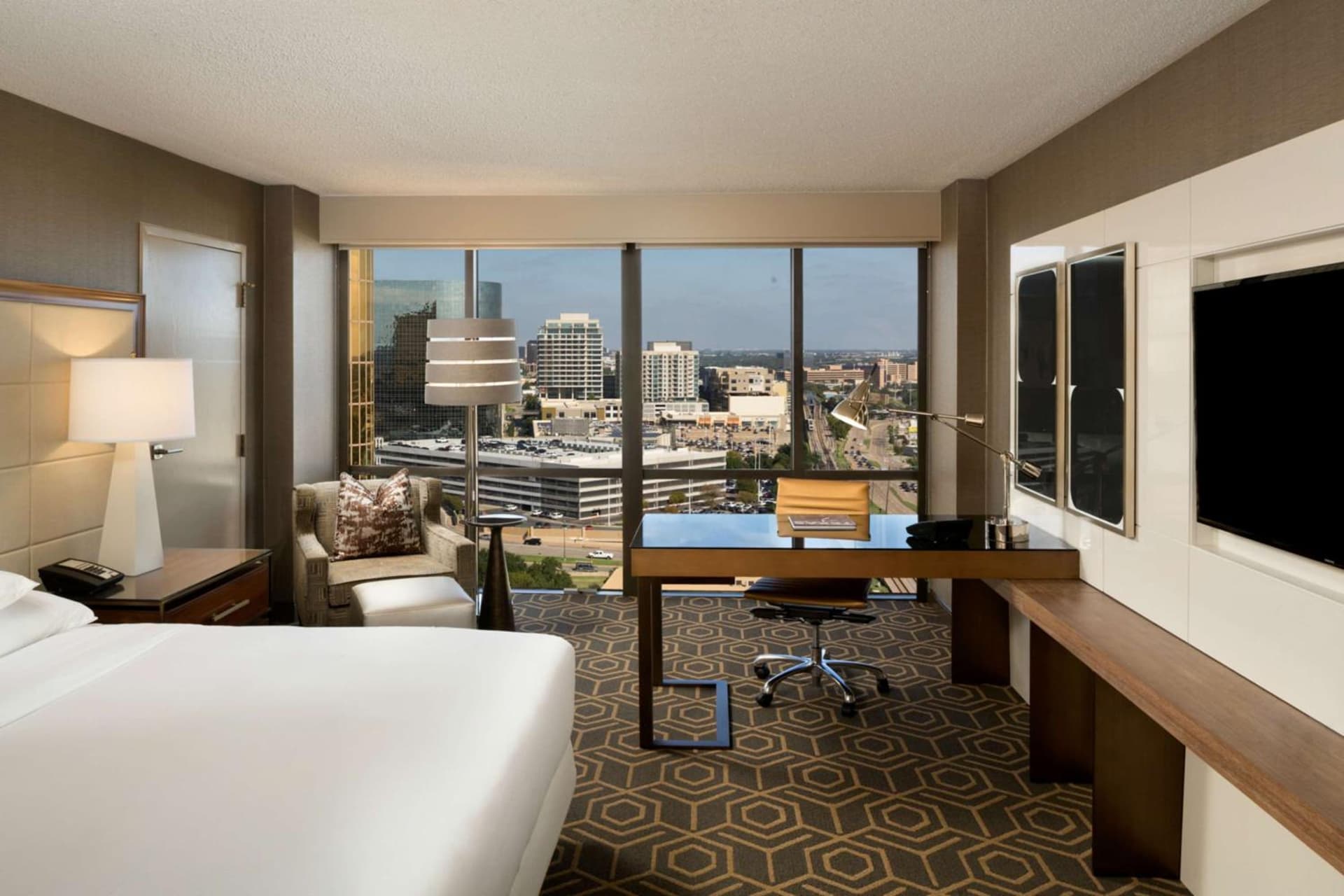 DoubleTree by Hilton Hotel Dallas Campbell Centre gallery photo in Dallas, TX — image 13