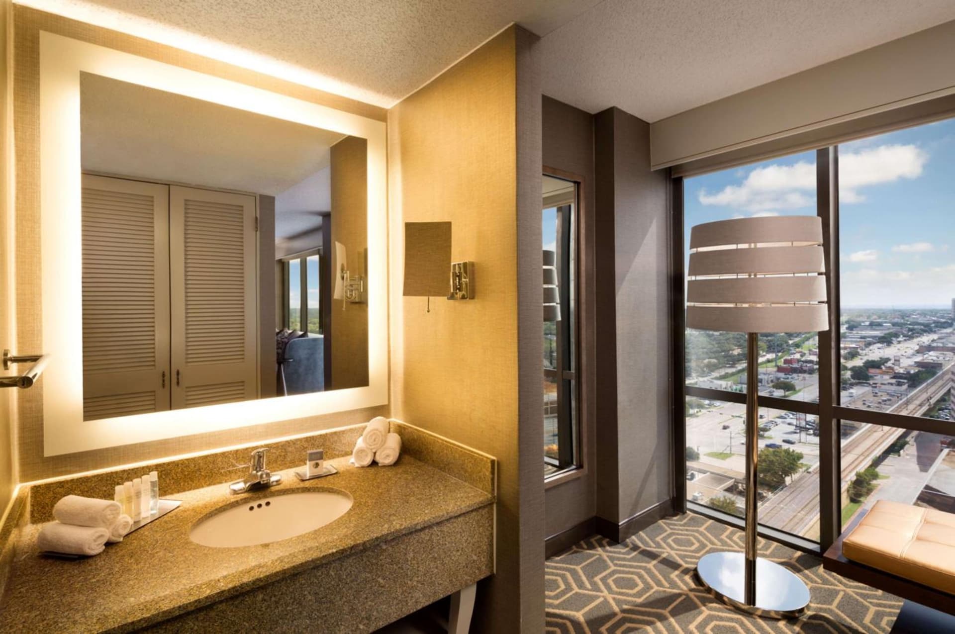 DoubleTree by Hilton Hotel Dallas Campbell Centre gallery photo in Dallas, TX — image 30