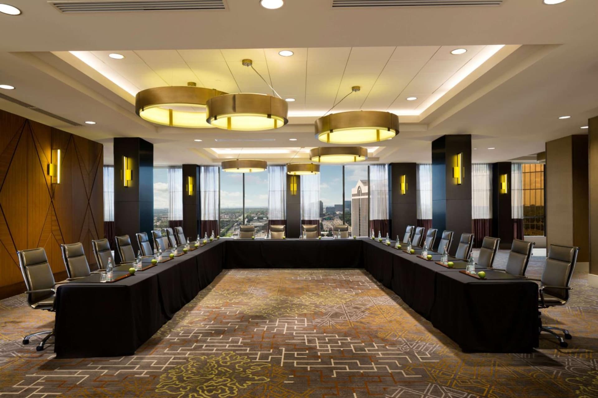 DoubleTree by Hilton Hotel Dallas Campbell Centre gallery photo in Dallas, TX — image 8