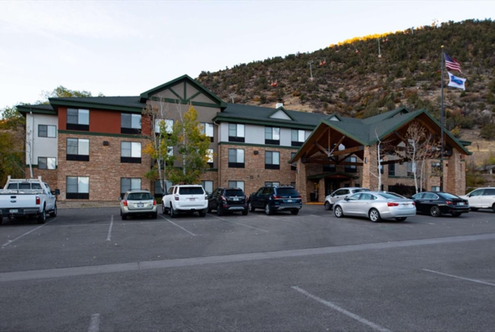 Hampton Inn Glenwood Springs interior in Glenwood Springs, CO — gallery photo 2