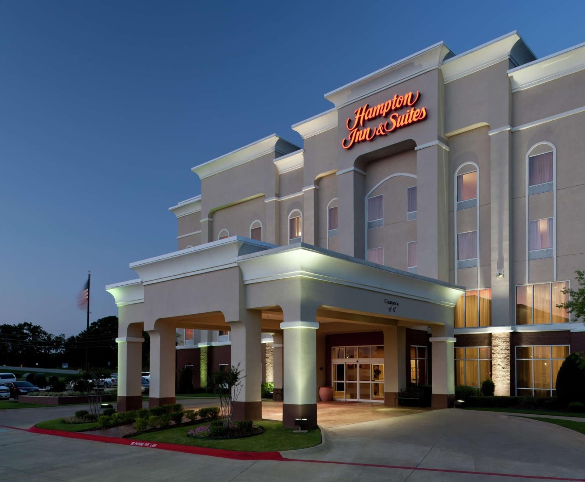 Hampton Inn & Suites Texarkana interior in Texarkana - Texas, TX — gallery photo 2