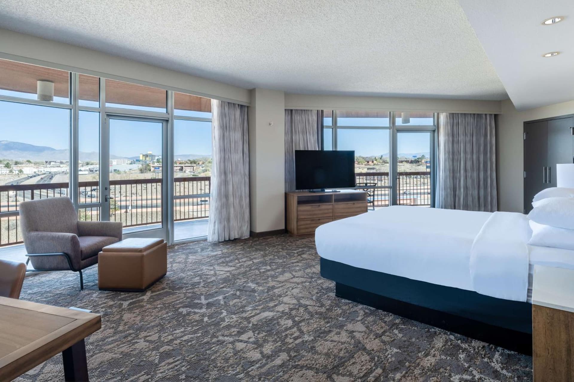 Embassy Suites by Hilton Albuquerque gallery photo in Albuquerque, NM — image 40