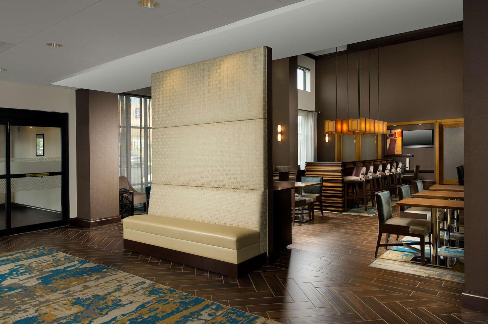 Hampton Inn & Suites Baltimore North/Timonium, MD interior in Timonium, MD — gallery photo 2