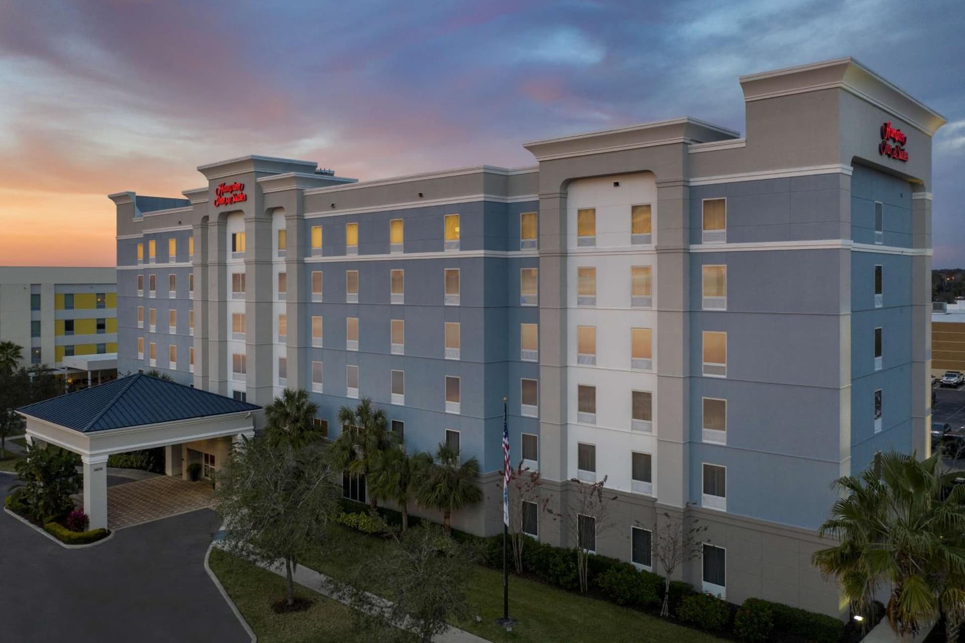 Hampton Inn & Suites Lakeland-South Polk Parkway interior in Lakeland, FL — gallery photo 2