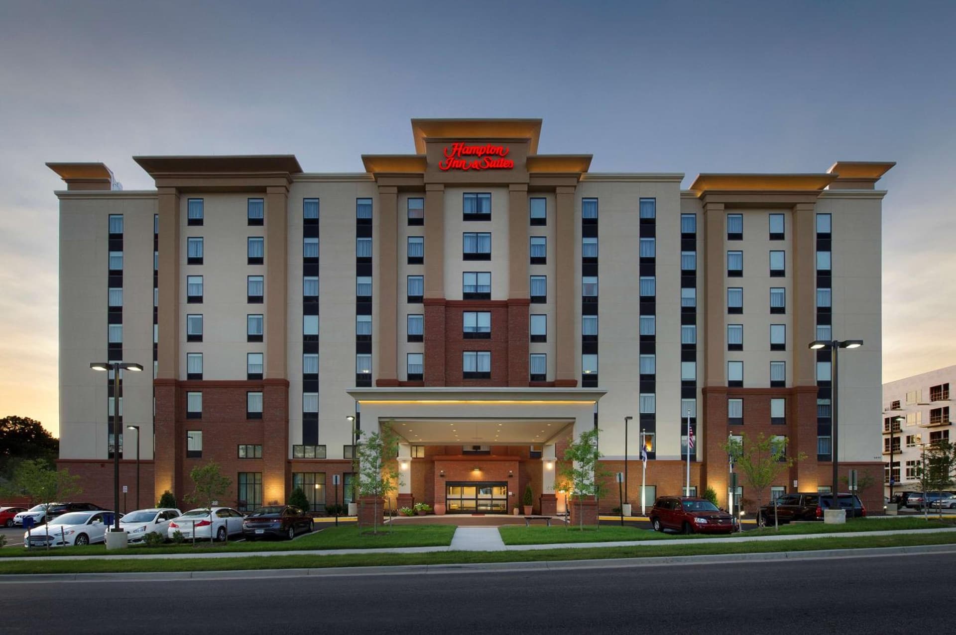 Hampton Inn & Suites Falls Church interior in Falls Church, VA — gallery photo 2