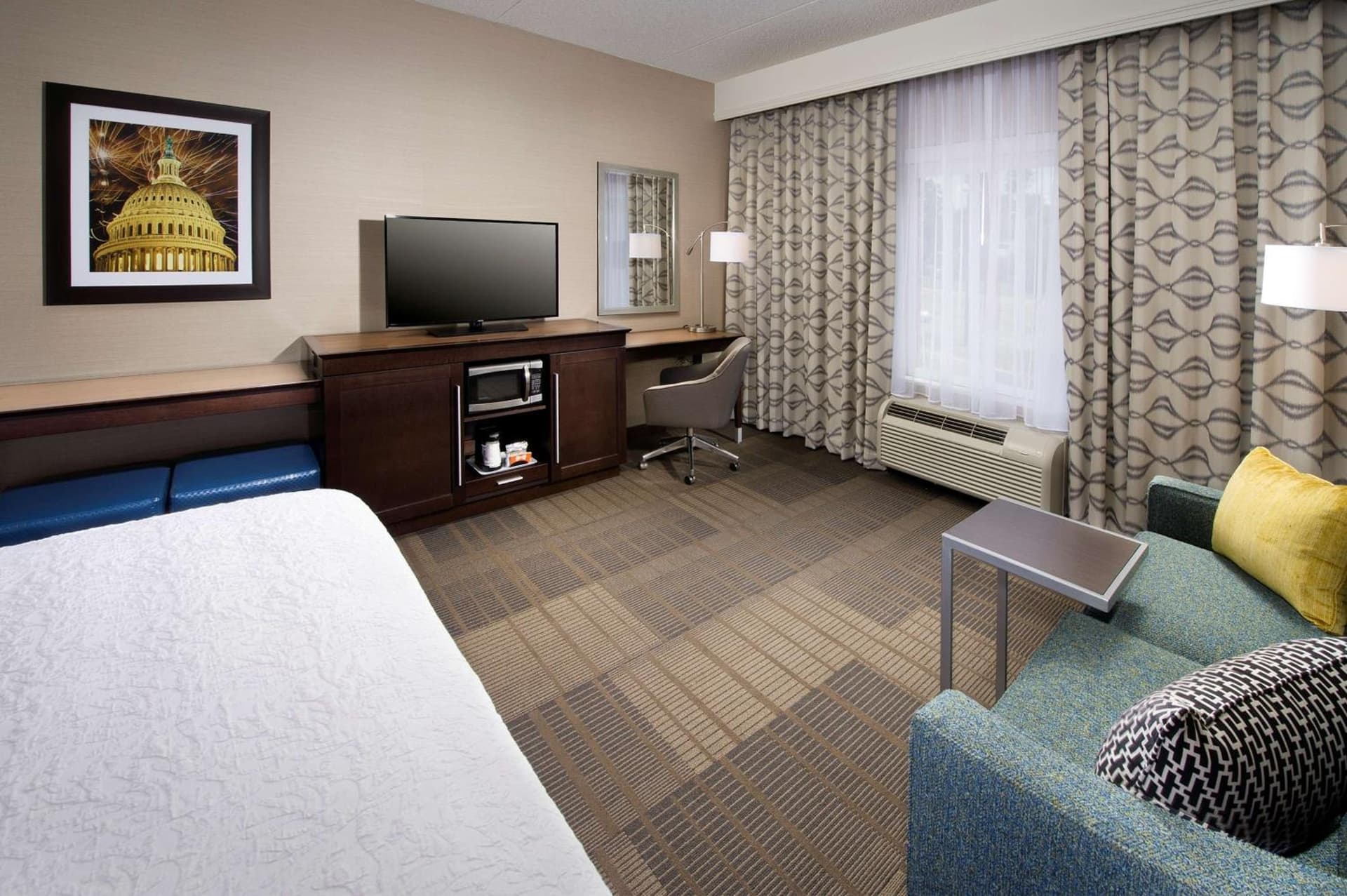 Hampton Inn & Suites Falls Church property views in Falls Church, VA — gallery photo 3