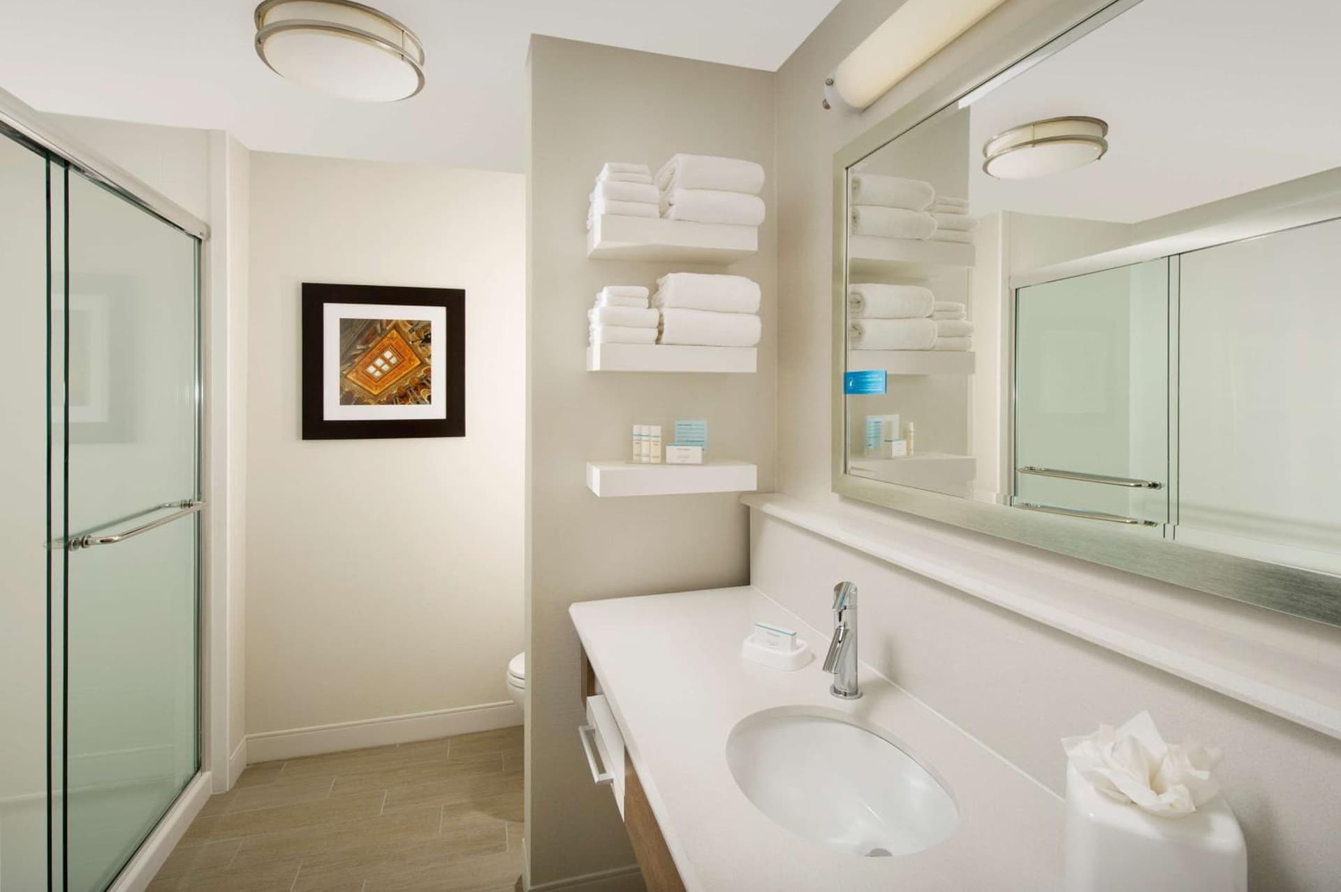 Hampton Inn & Suites Falls Church interior in Falls Church, VA — gallery photo 2
