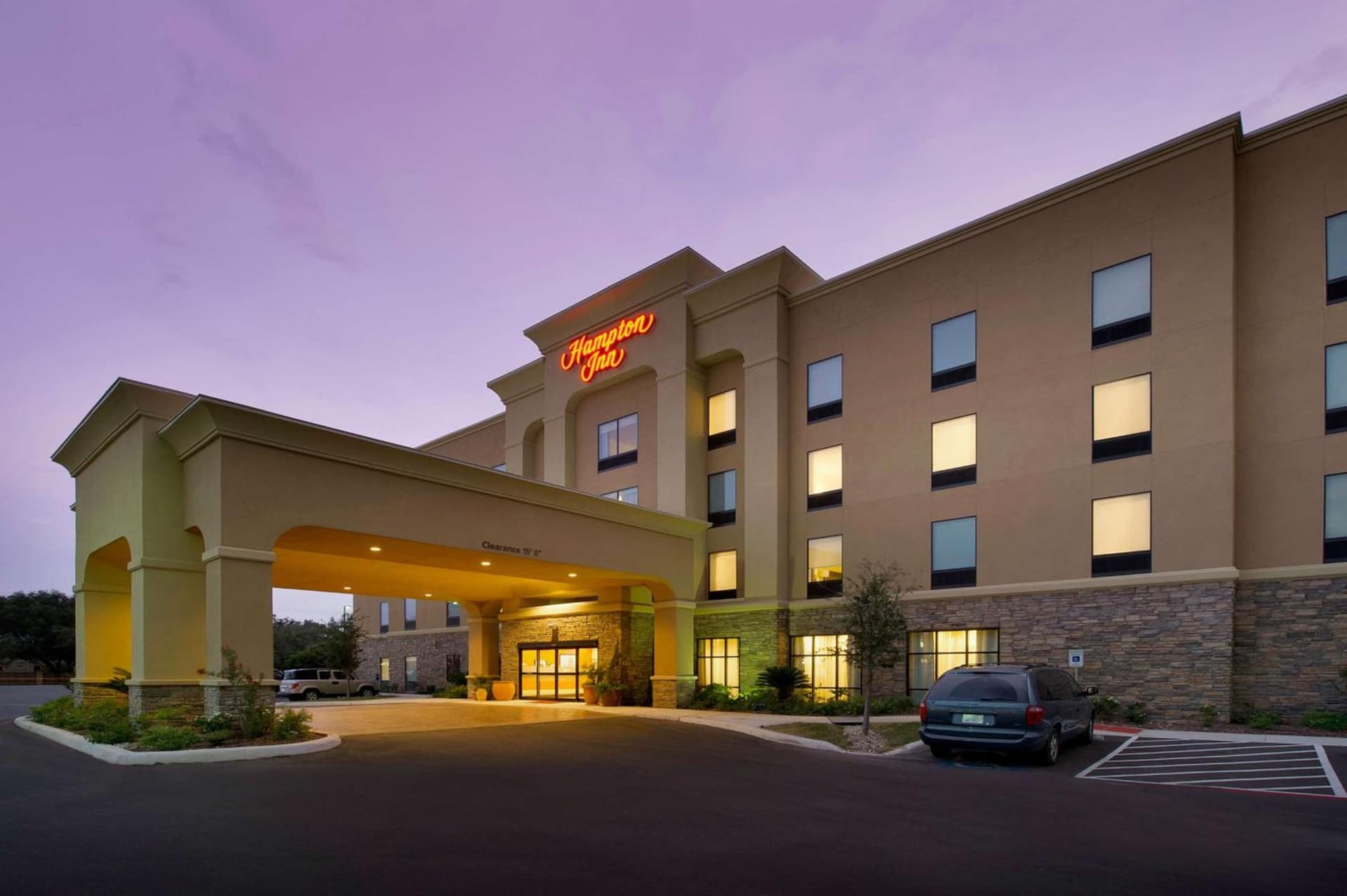 Hampton Inn Uvalde interior in Uvalde, TX — gallery photo 2