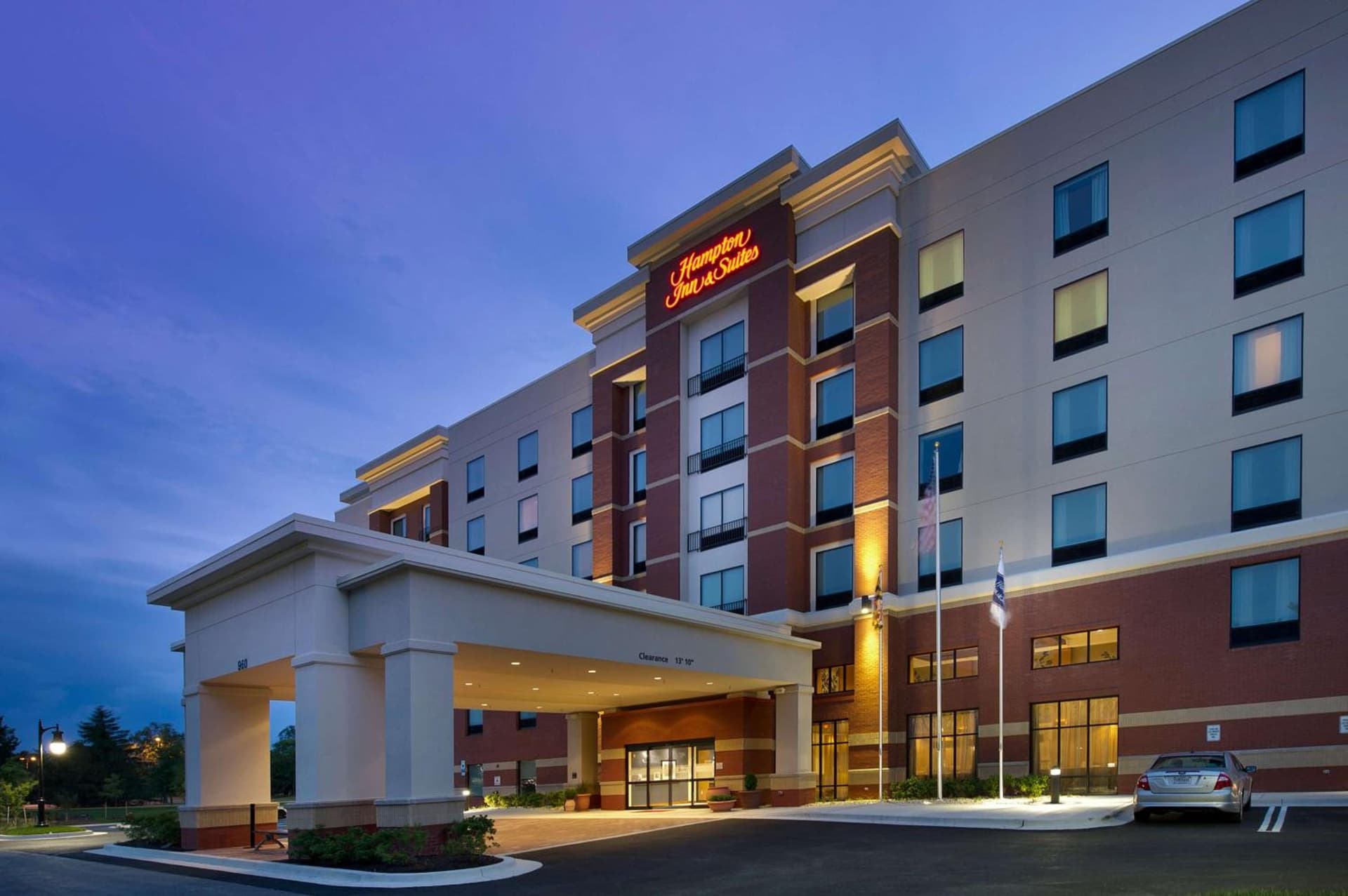 Hampton Inn and Suites Washington DC North/Gaithersburg interior in Gaithersburg, MD — gallery photo 2