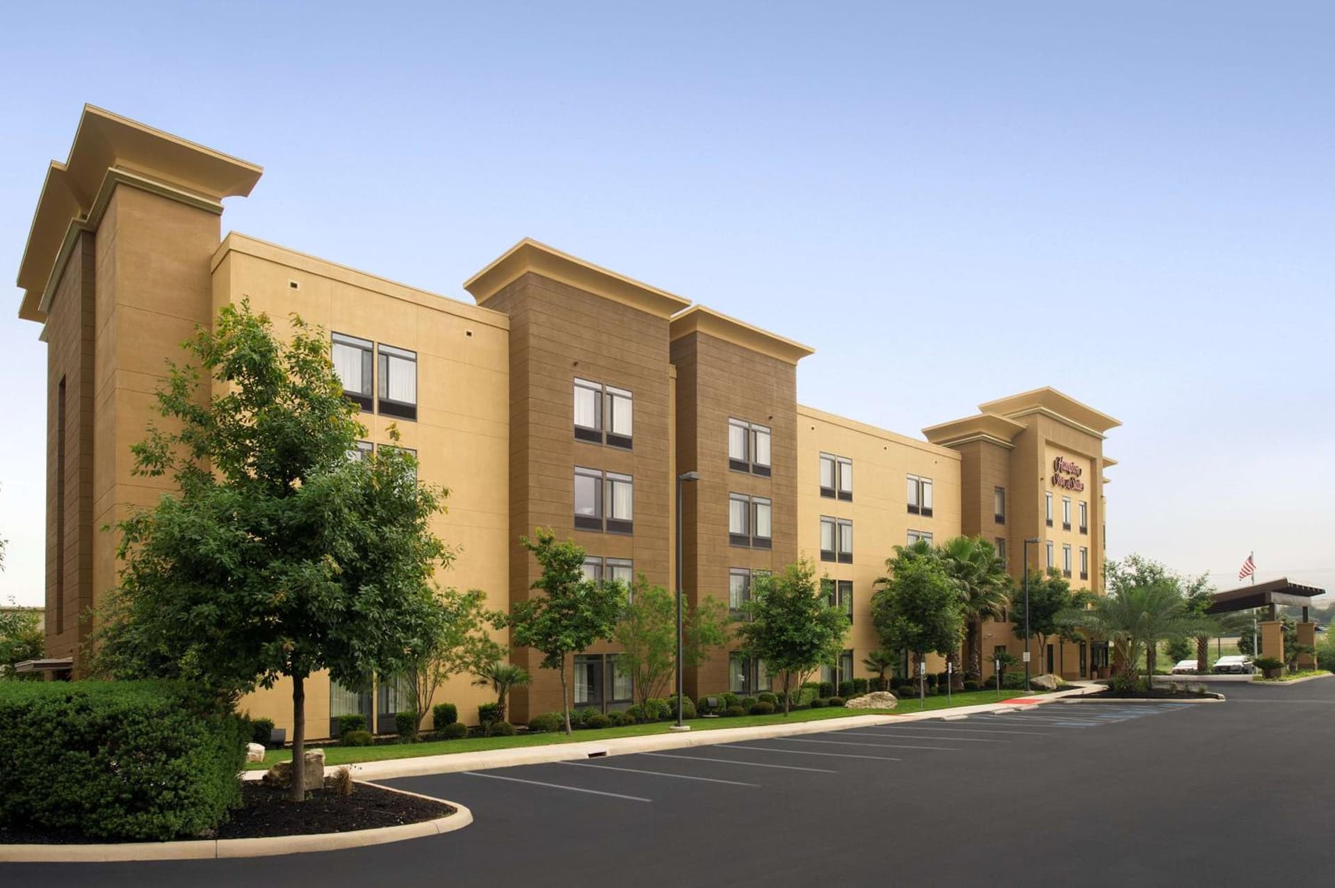 Hampton Inn & Suites San Antonio Northwest/Medical Center interior in San Antonio, TX — gallery photo 2